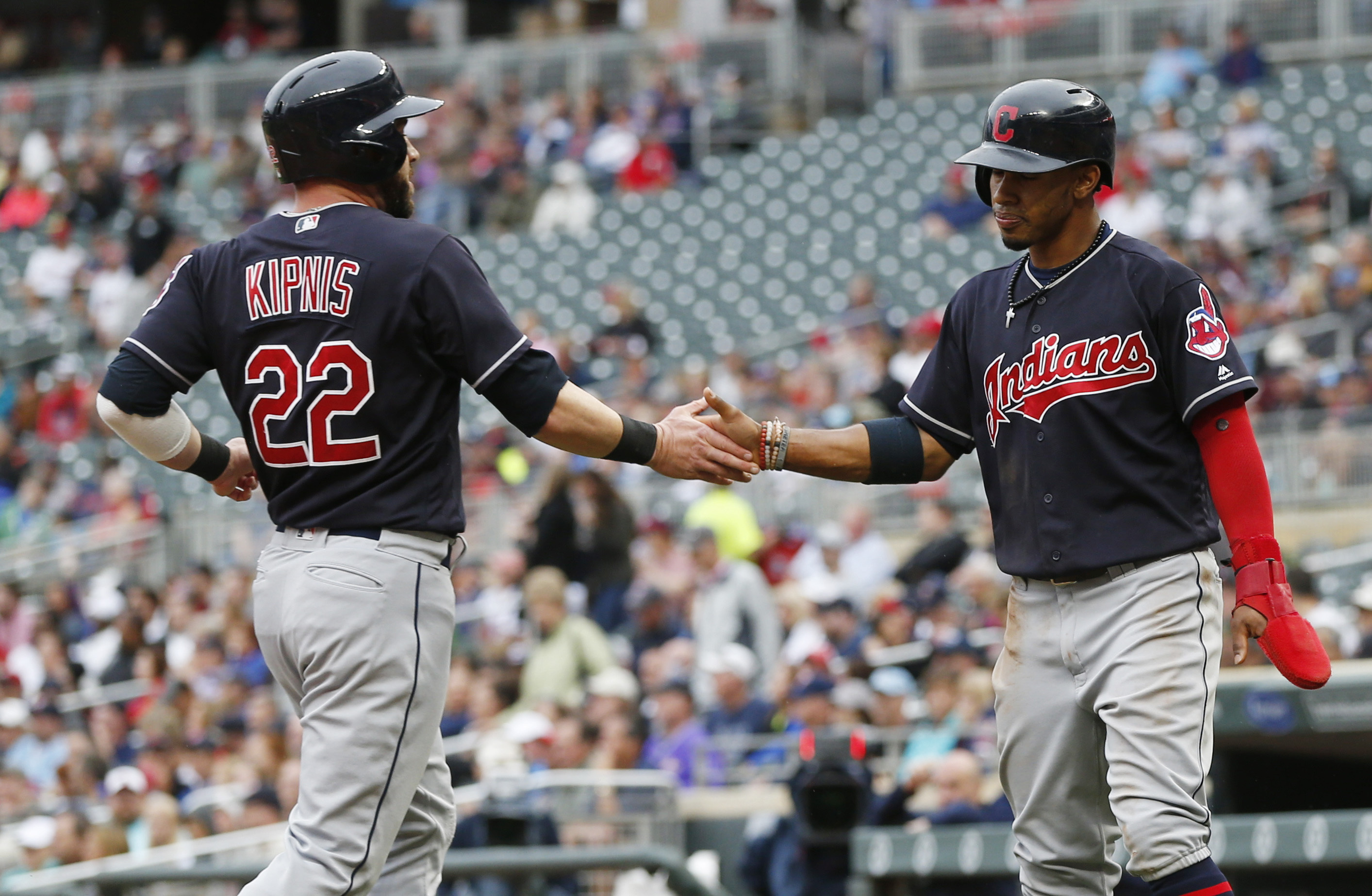 Kepler's homer sparks Twins in DH split with Indians