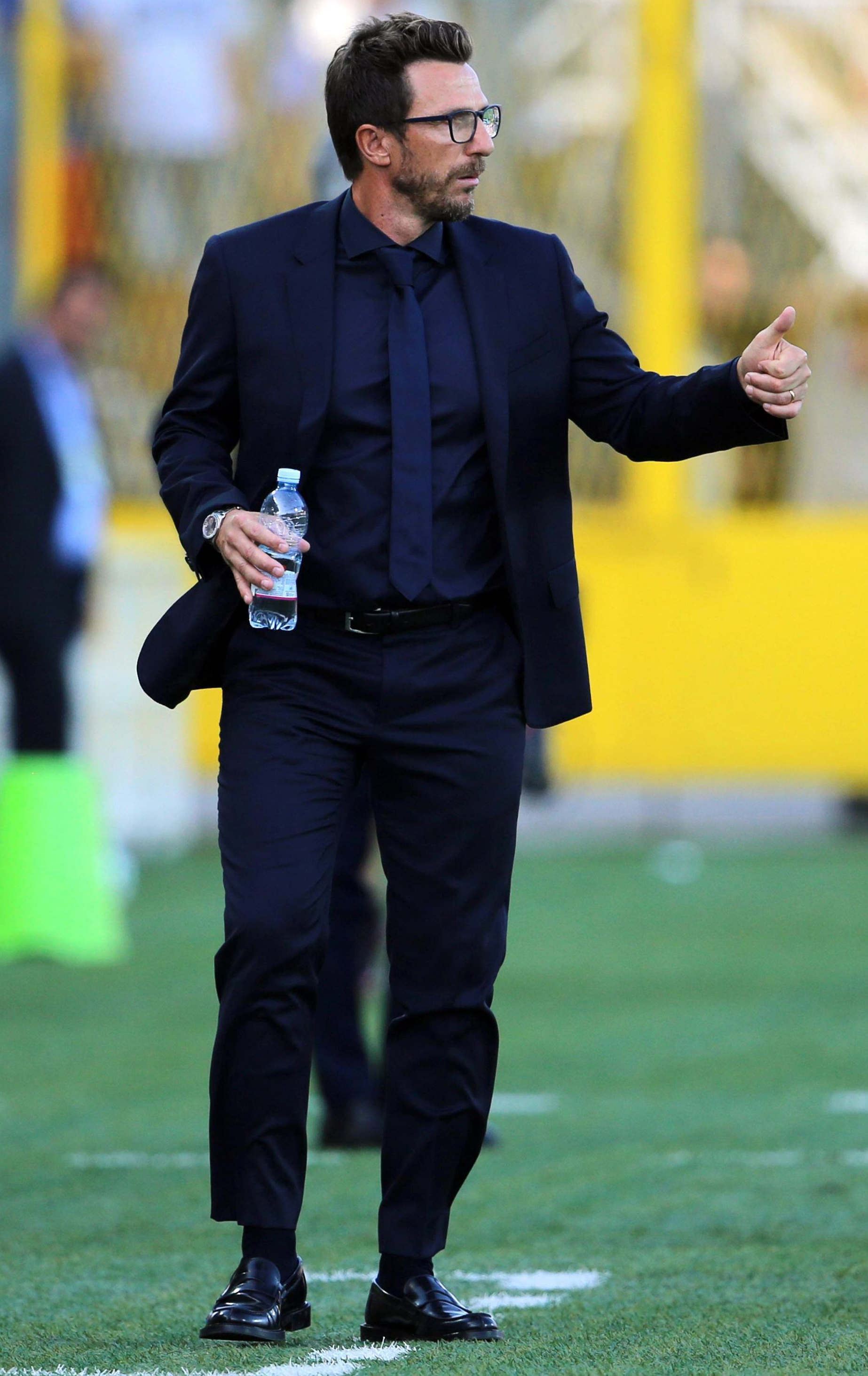 Revamped Milan wins 3-0 at Crotone, Inter beats Fiorentina