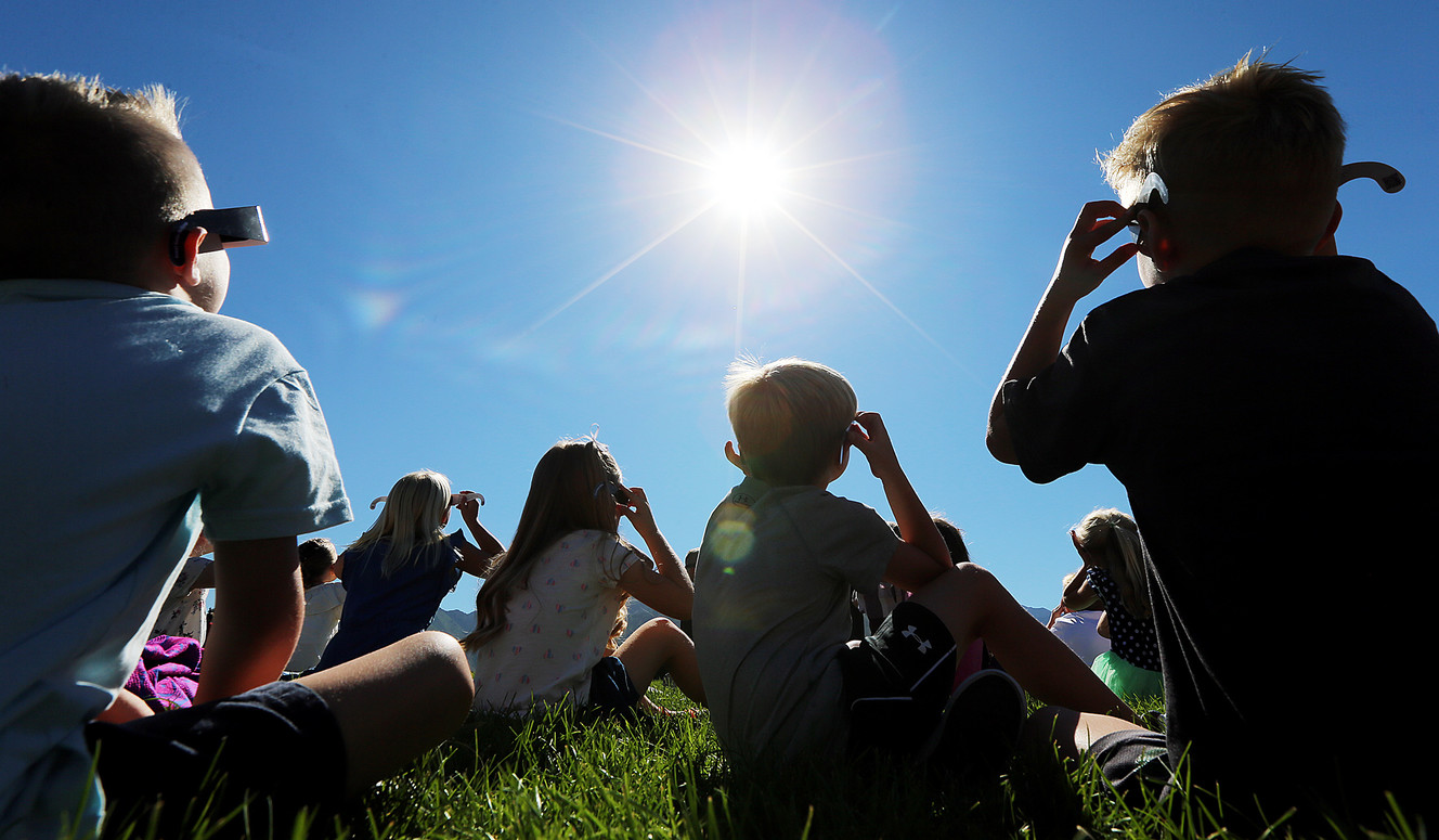 Students at Crestview Elementary in Salt Lake City watch the eclipse on Monday, Aug. 21, 2017. (Photo: Scott G Winterton, Deseret News)