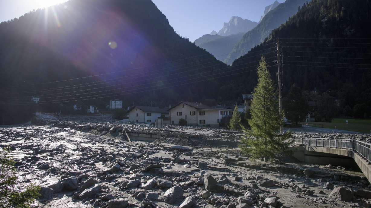 Swiss police: 8 missing after mudslide near Italian border