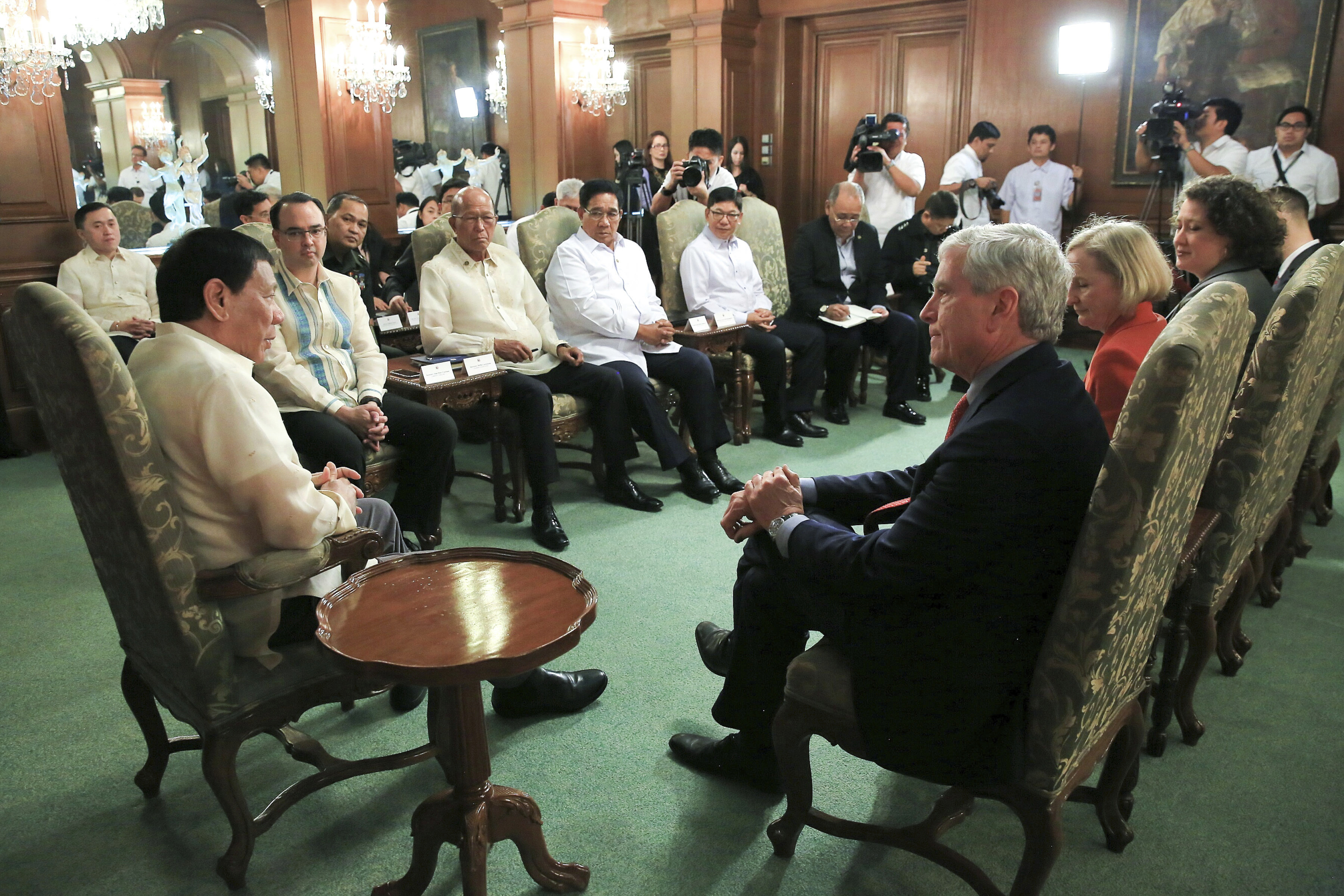 Aussie foreign minister: Duterte requested fist-pump pose