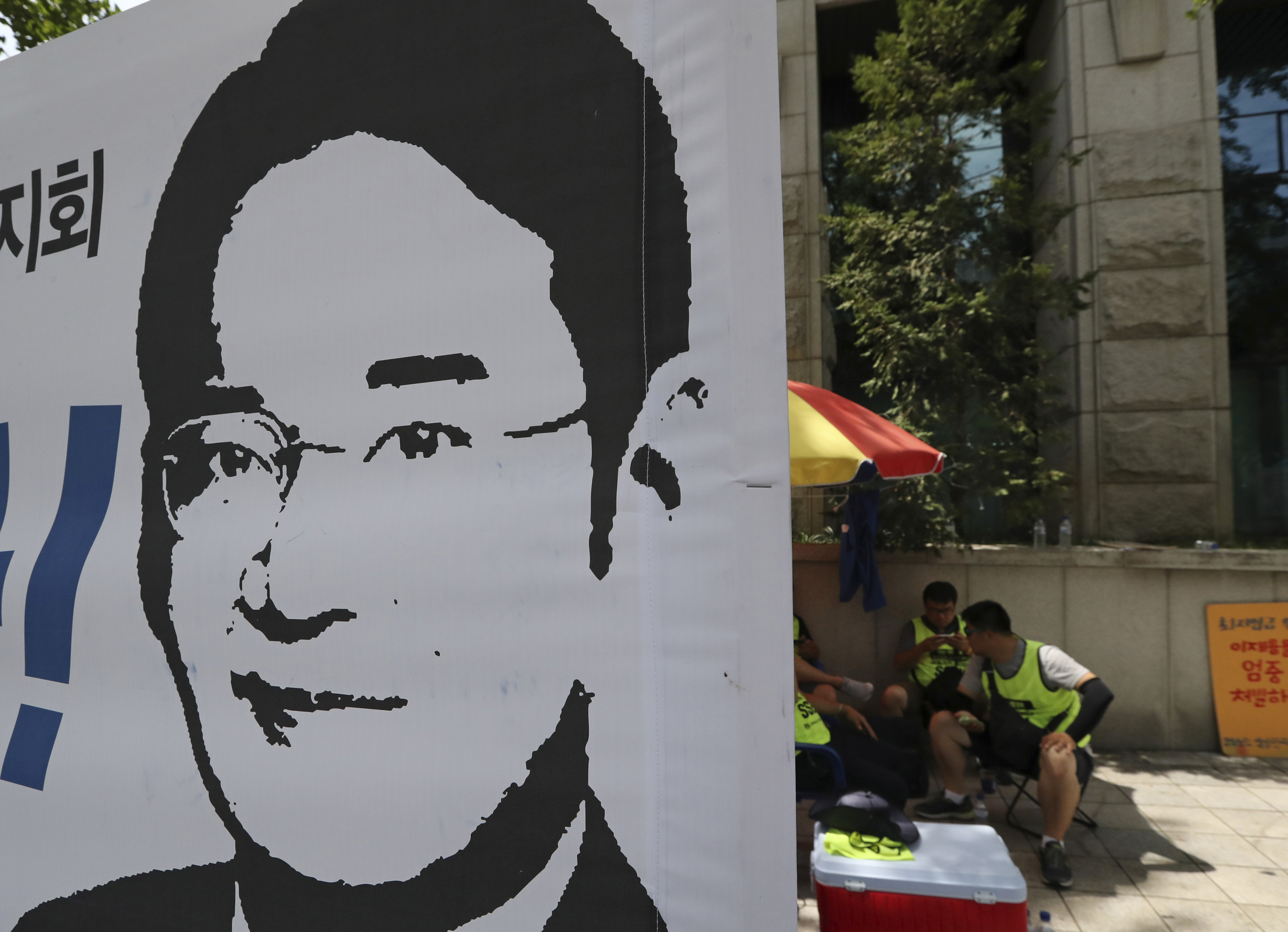 Q&A: Samsung chief is jailed. Here's what you need to know.