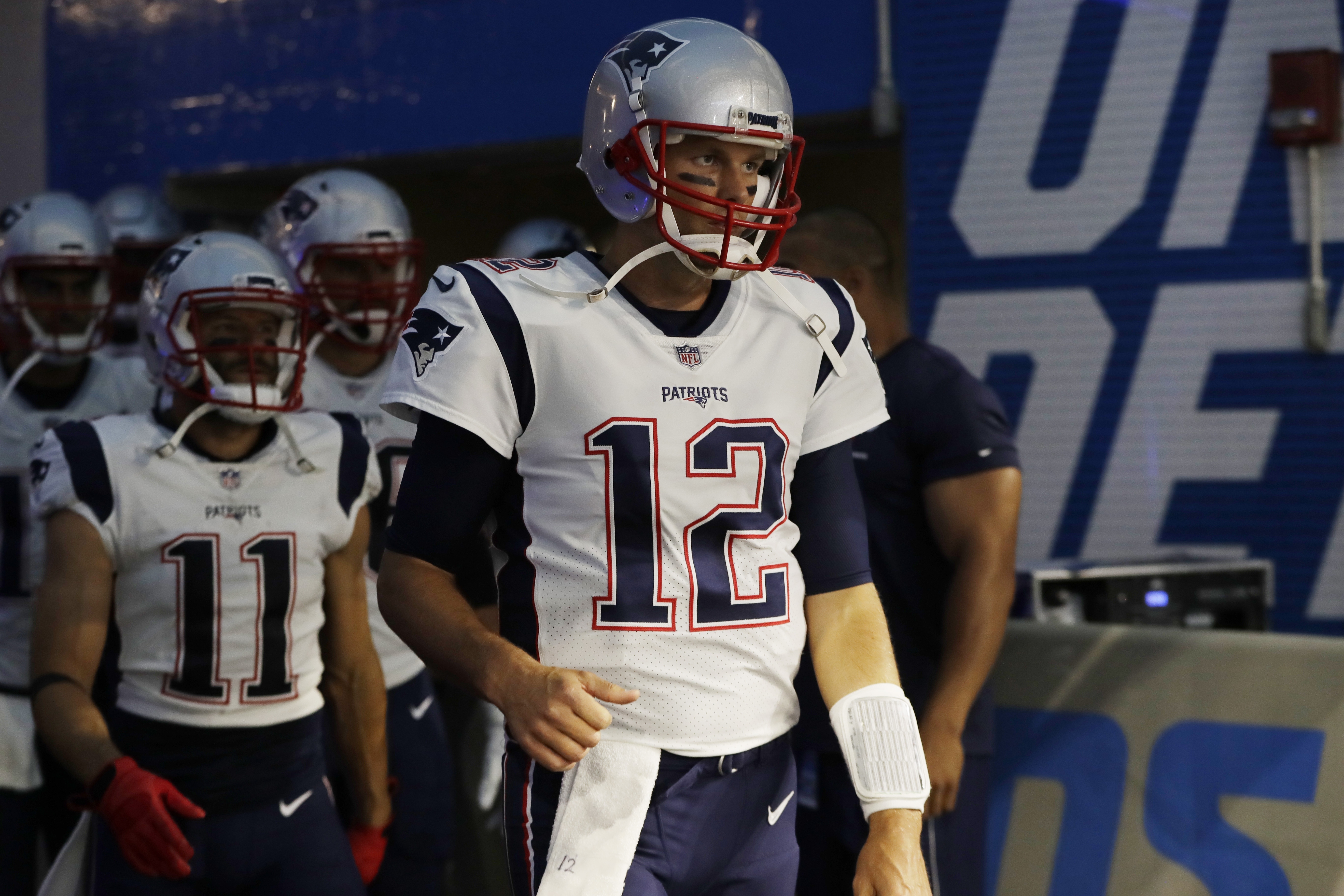 Patriots WR Julian Edelman limps off field, later carted off