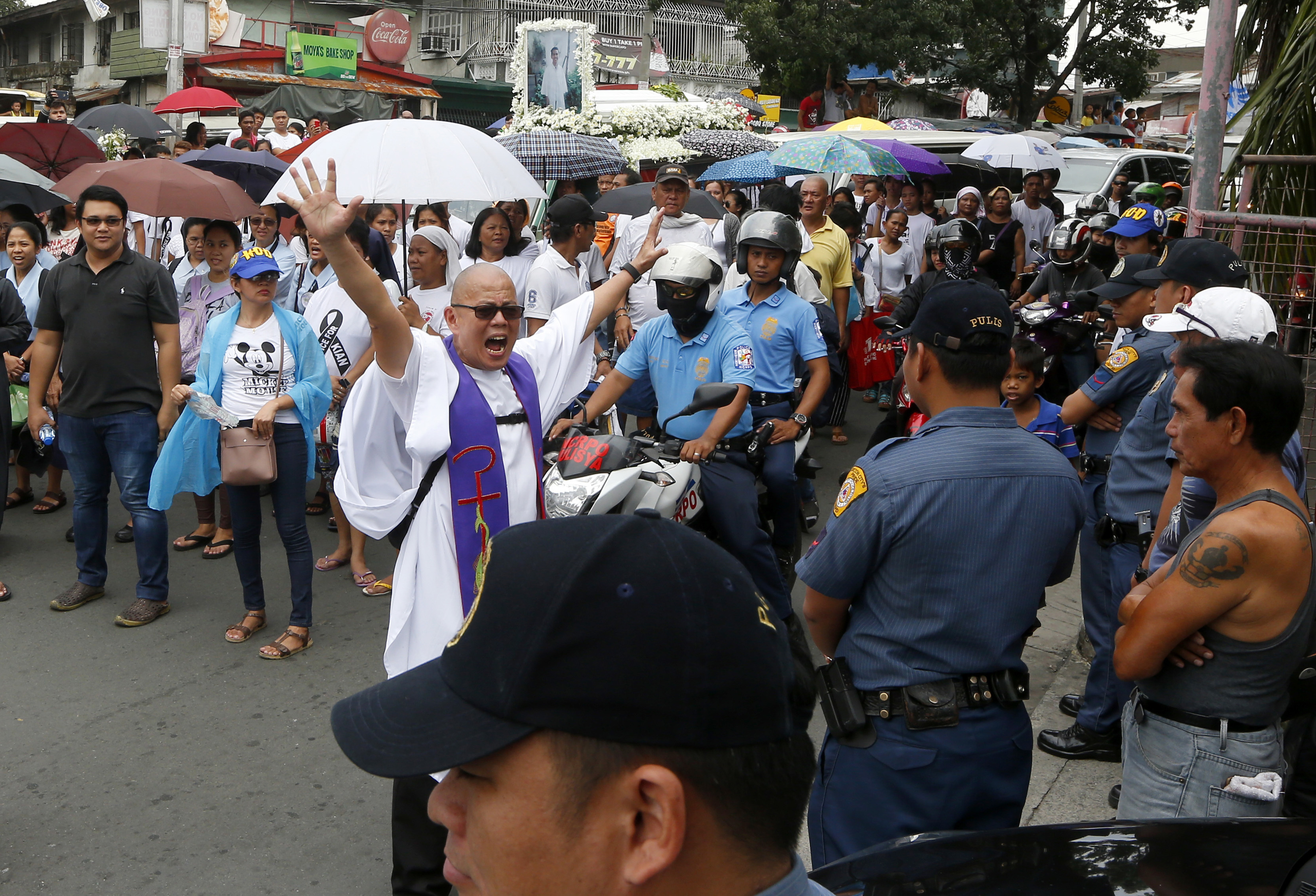 Philippine teenager's burial turns into protest vs killings