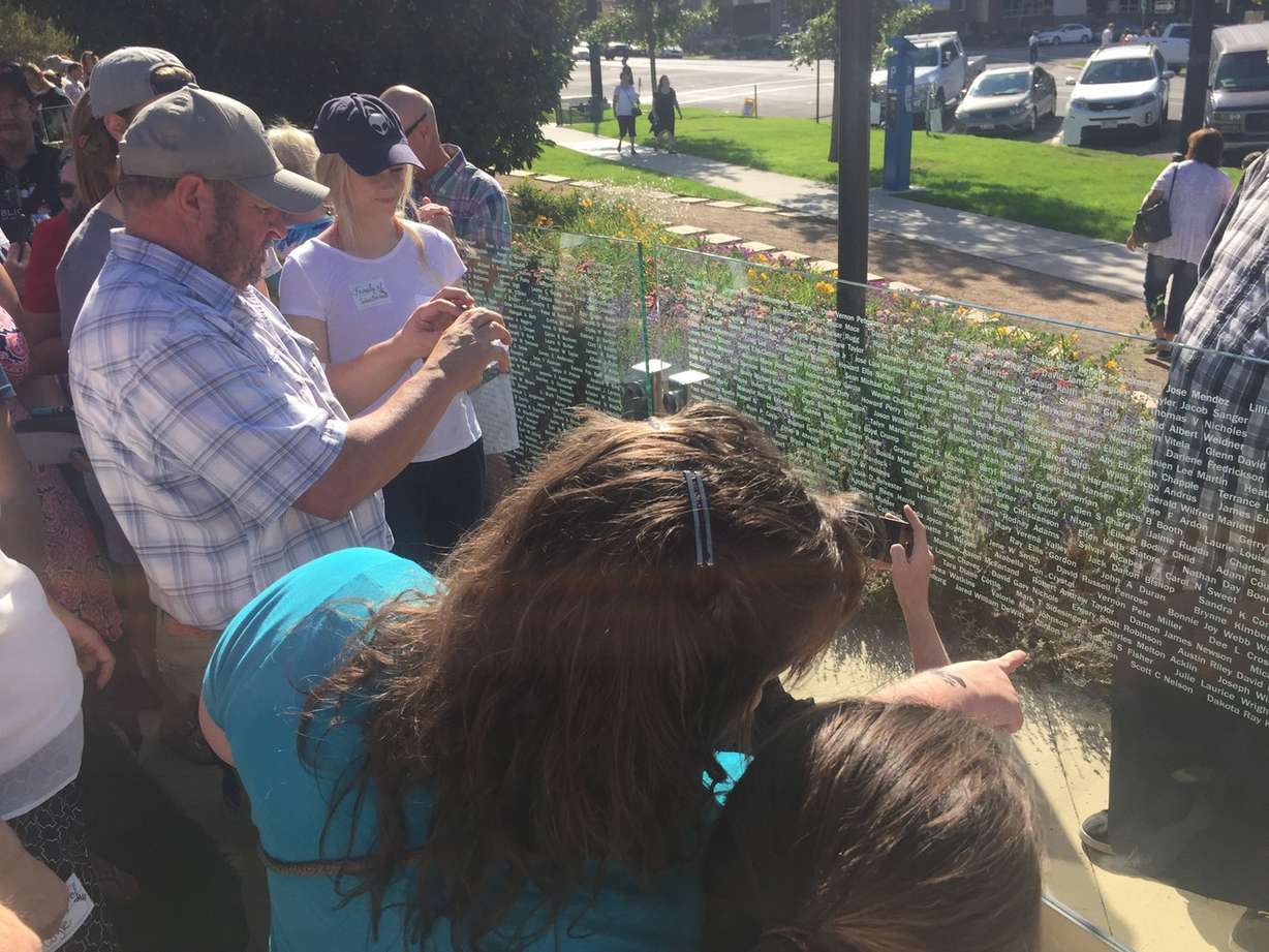 Families of people who provided organ, eye or tissue donations gather around the Celebration of Life Monument at 500 South and 300 East on Saturday, Aug. 26, 2017. (Photo: Wendy Leonard, Deseret News)