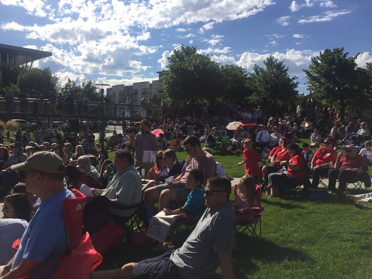 Hundreds gather on the lawn near the Celebration of Life Monument at 500 South and 300 East on Saturday, Aug. 26, 2017, for a ceremony to commemorate those who provided organ, eye and tissue donations in the last year. (Photo: Wendy Leonard, Deseret News)