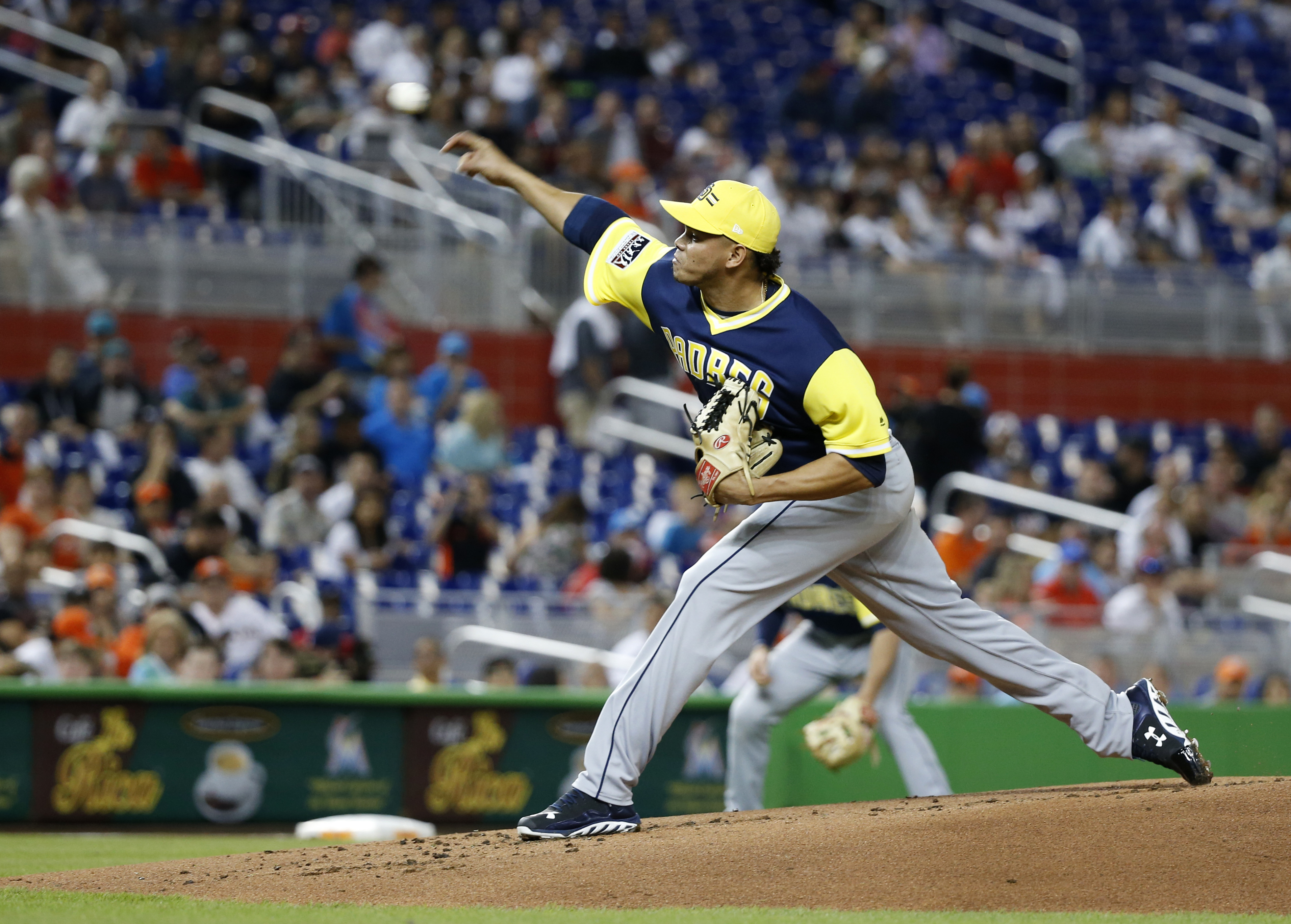 Rojas' sacrifice fly helps Marlins beat Padres 2-1 in 11