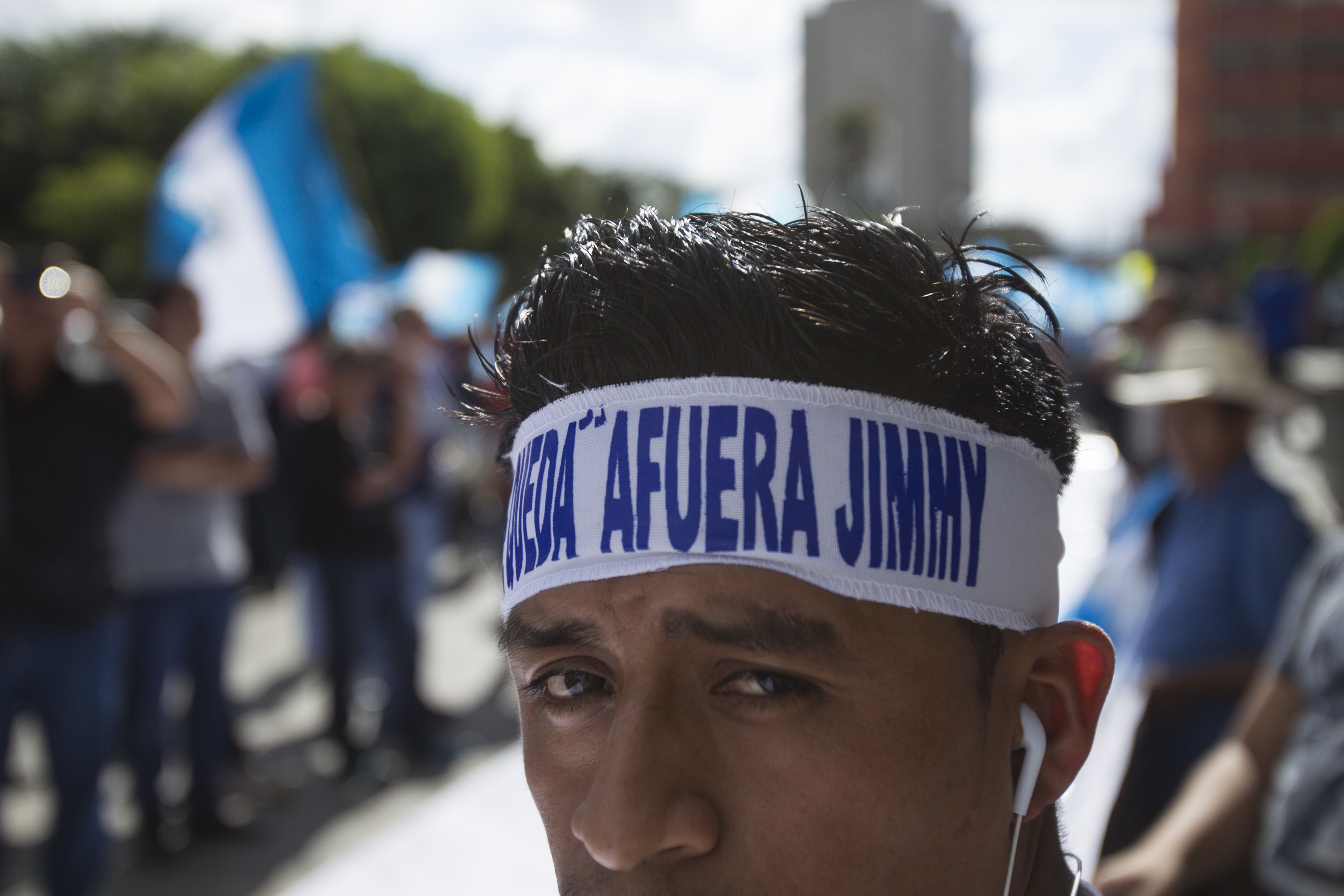 Guatemala president softens stand on expelling graft prober