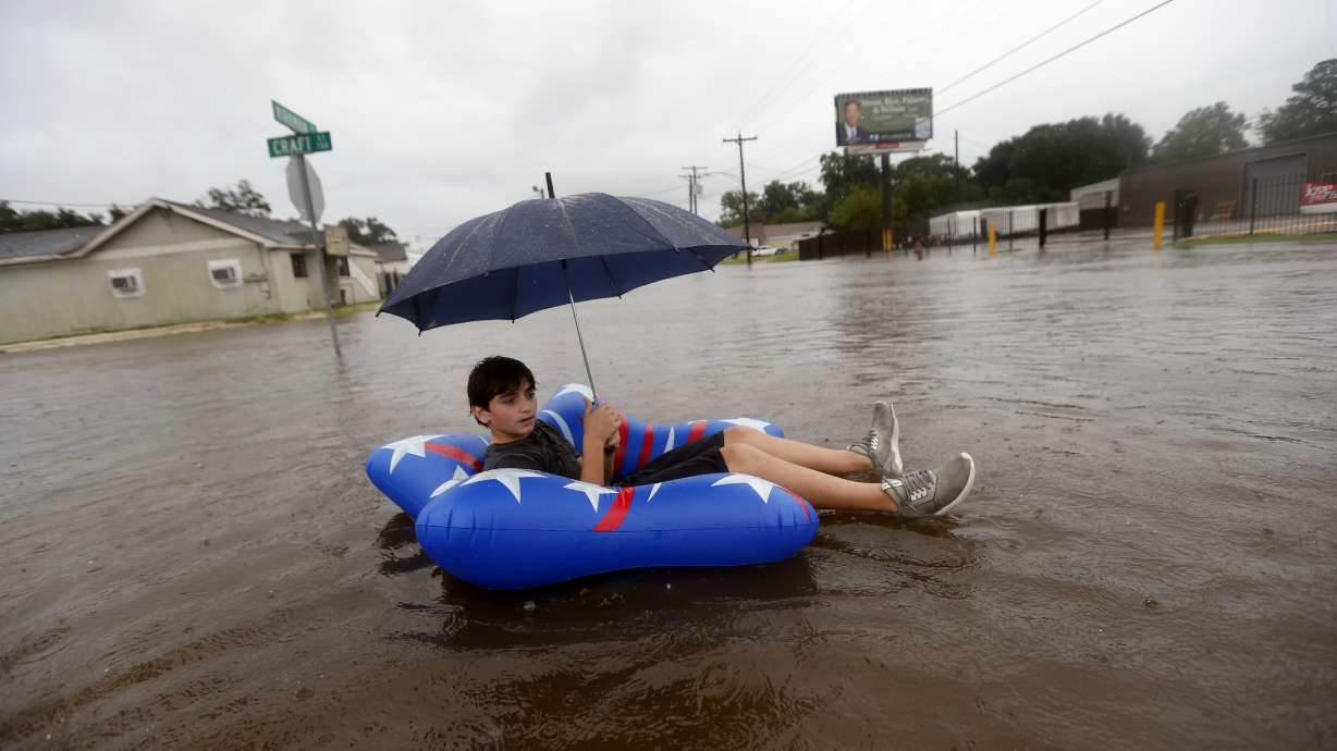 Harvey's heavy rains ratchet up flooding fears in Louisiana