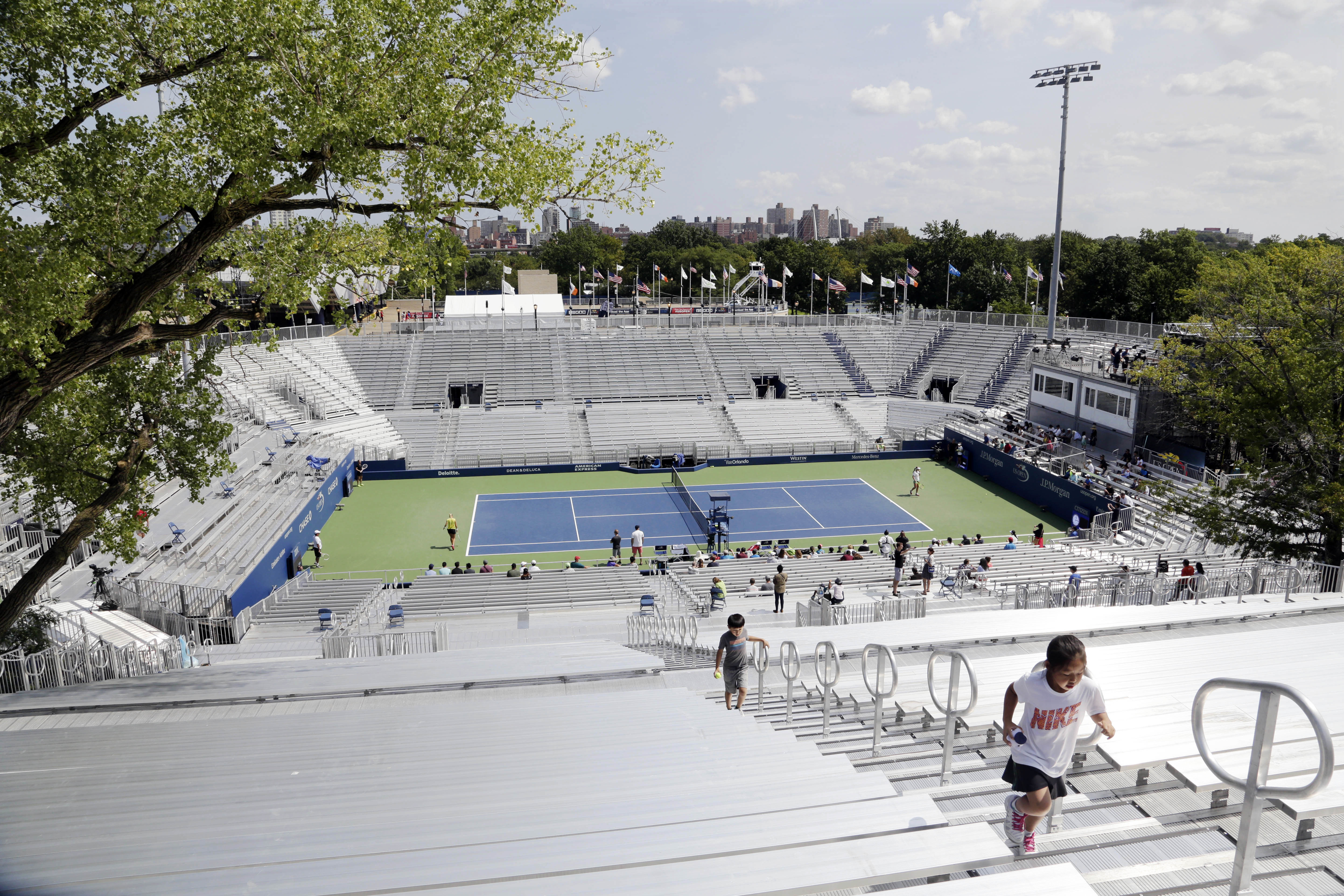 As new Armstrong rises, US Open has a temporary tennis court