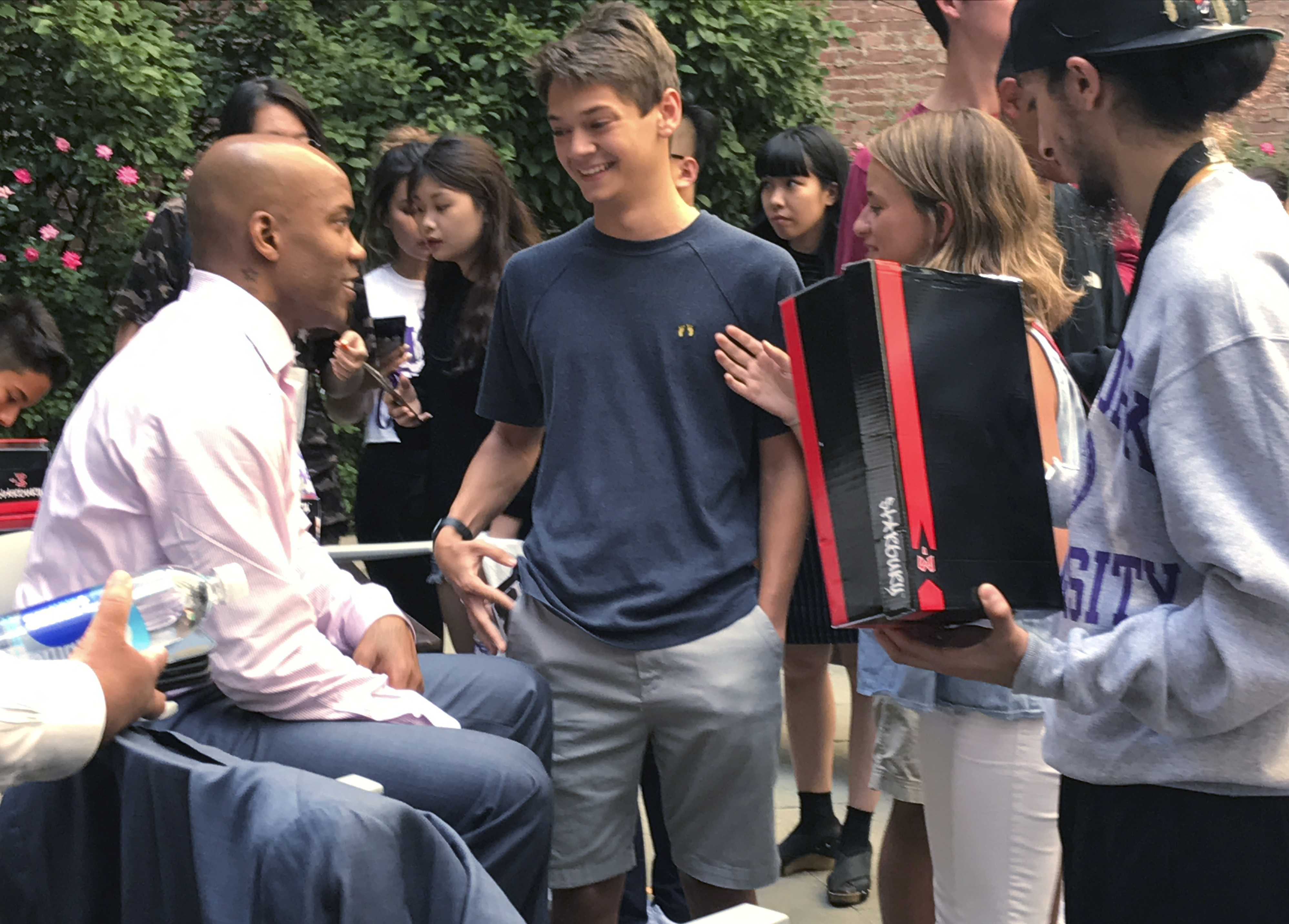 Stephon Marbury has emotional moment with Beijing fan at Q&A