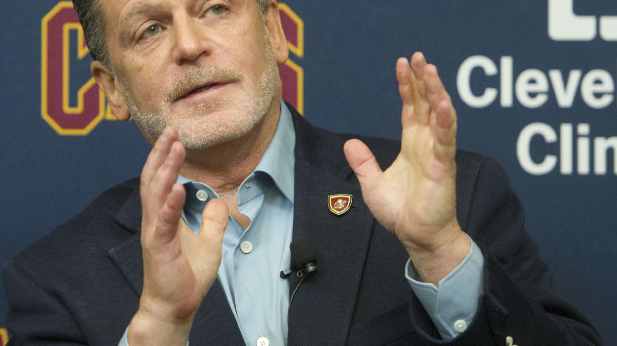 Cavs owner vows to never move team from Cleveland