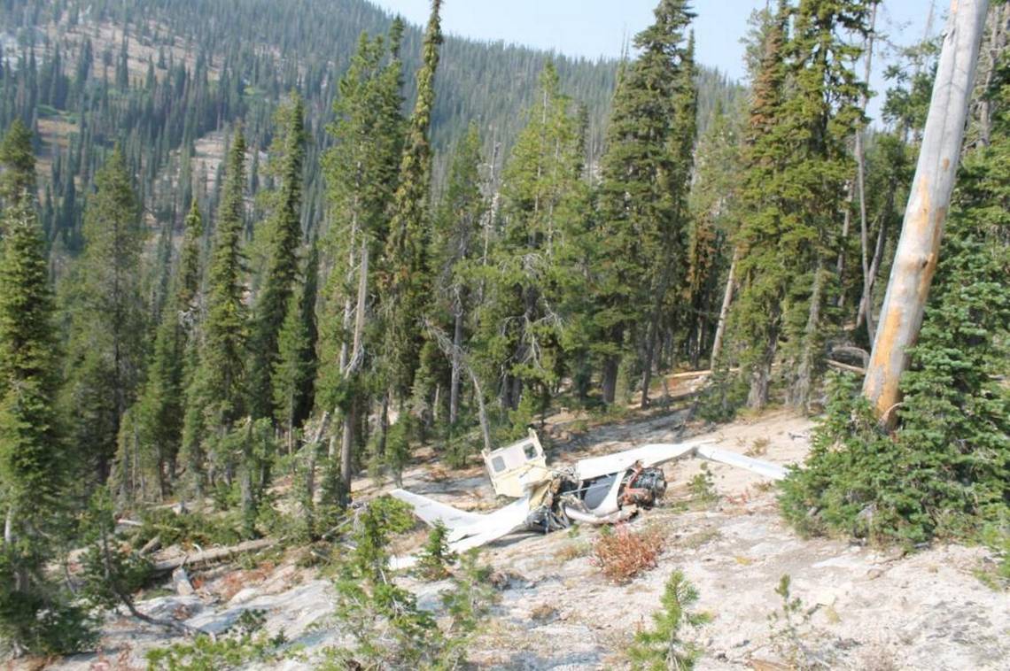 Pilot hurt, passenger killed in plane crash in Idaho mountains 