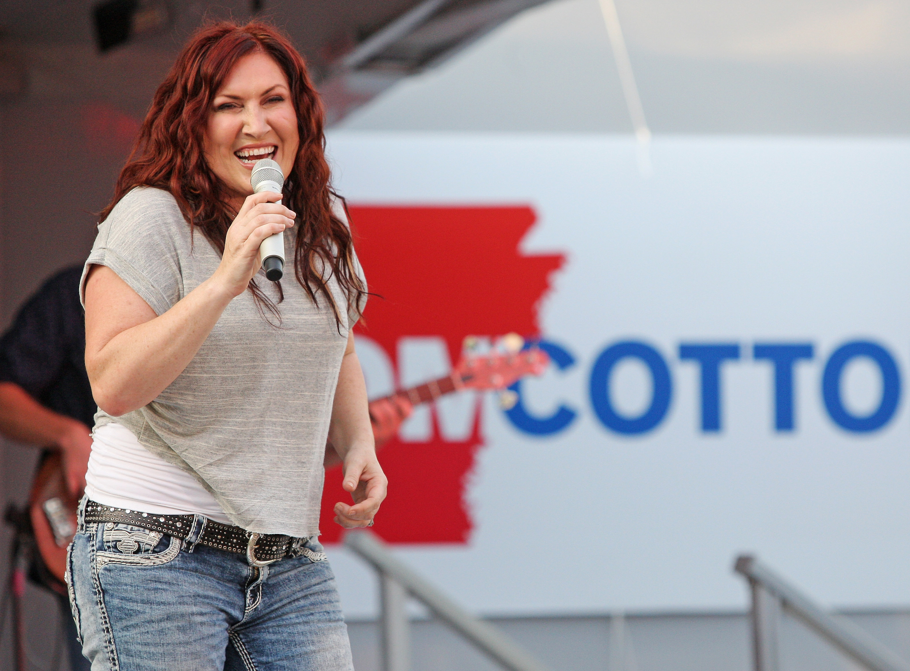 Country singer Jo Dee Messina announces cancer diagnosis