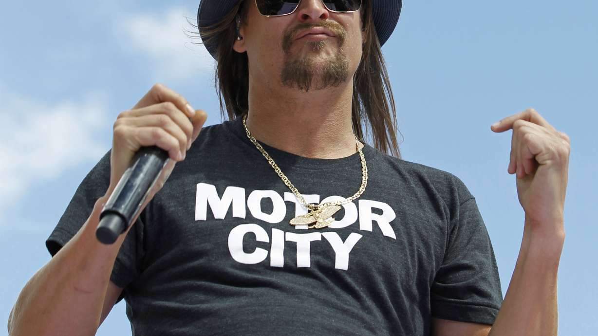 Kid Rock keeps up criticism of Kaepernick, others at concert