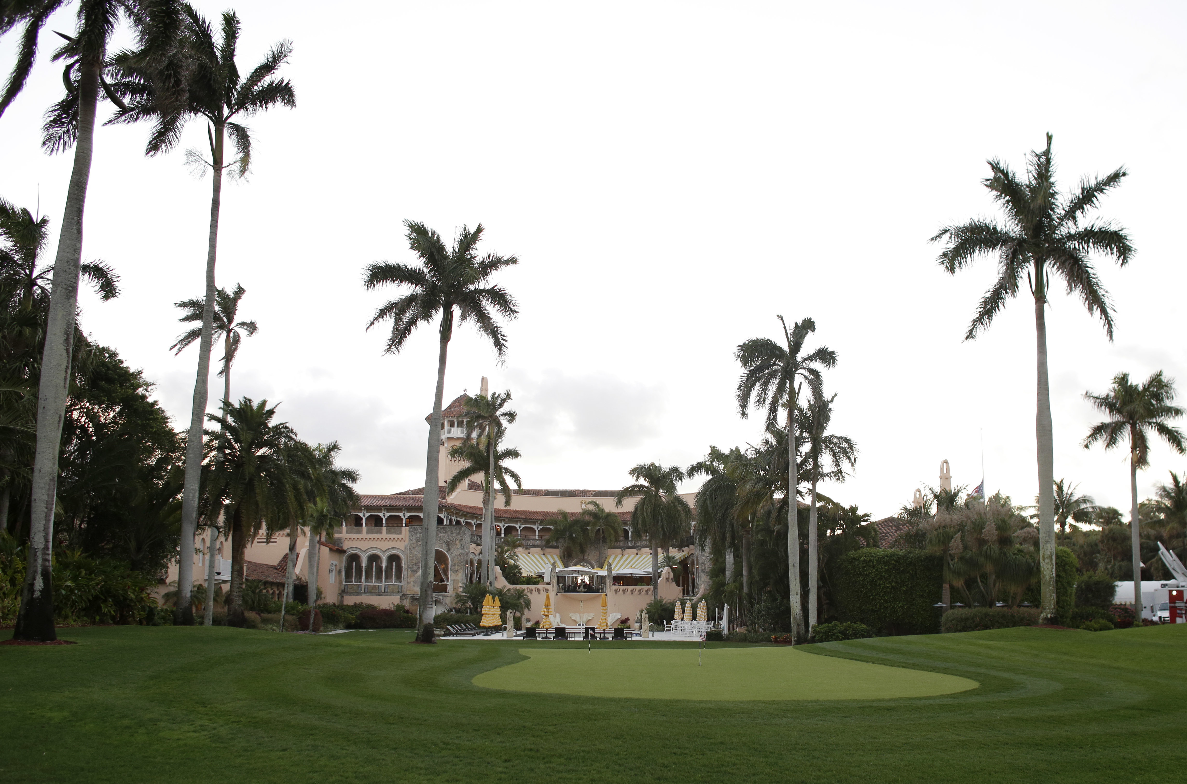 For Irma vs. Mar-a-Lago, the smart $$ is on Trump's house