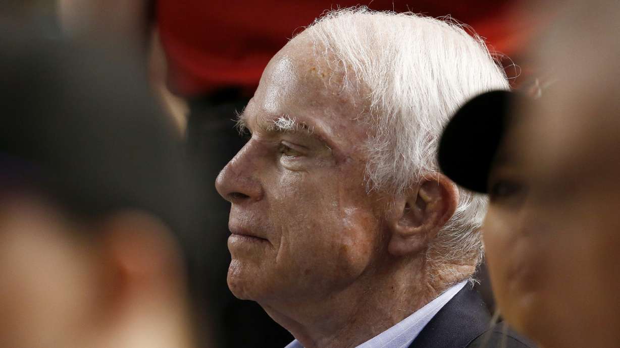 McCain treated for viral infection, returns home to Arizona