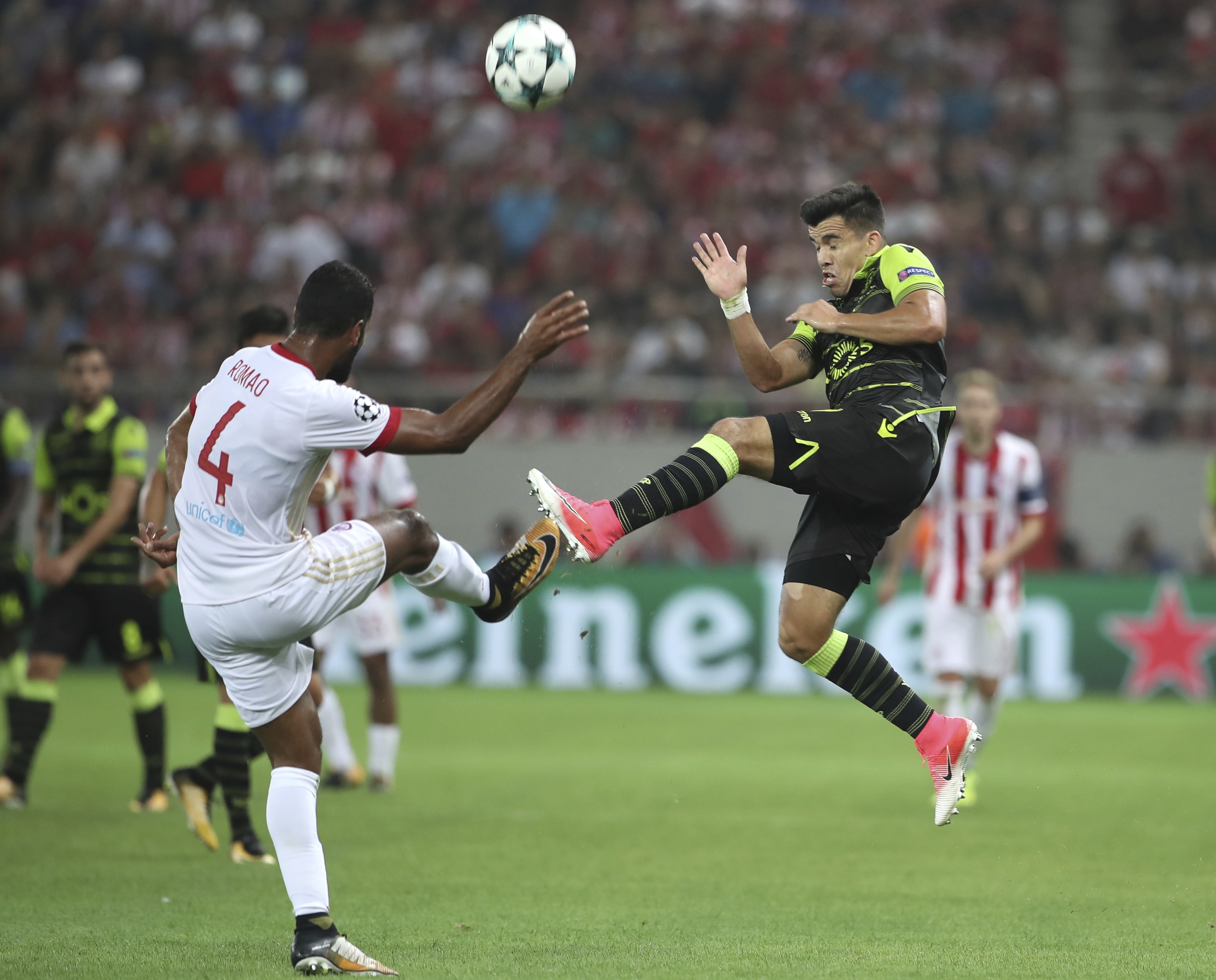Sporting Lisbon beats Olympiakos 3-2 in Champions League
