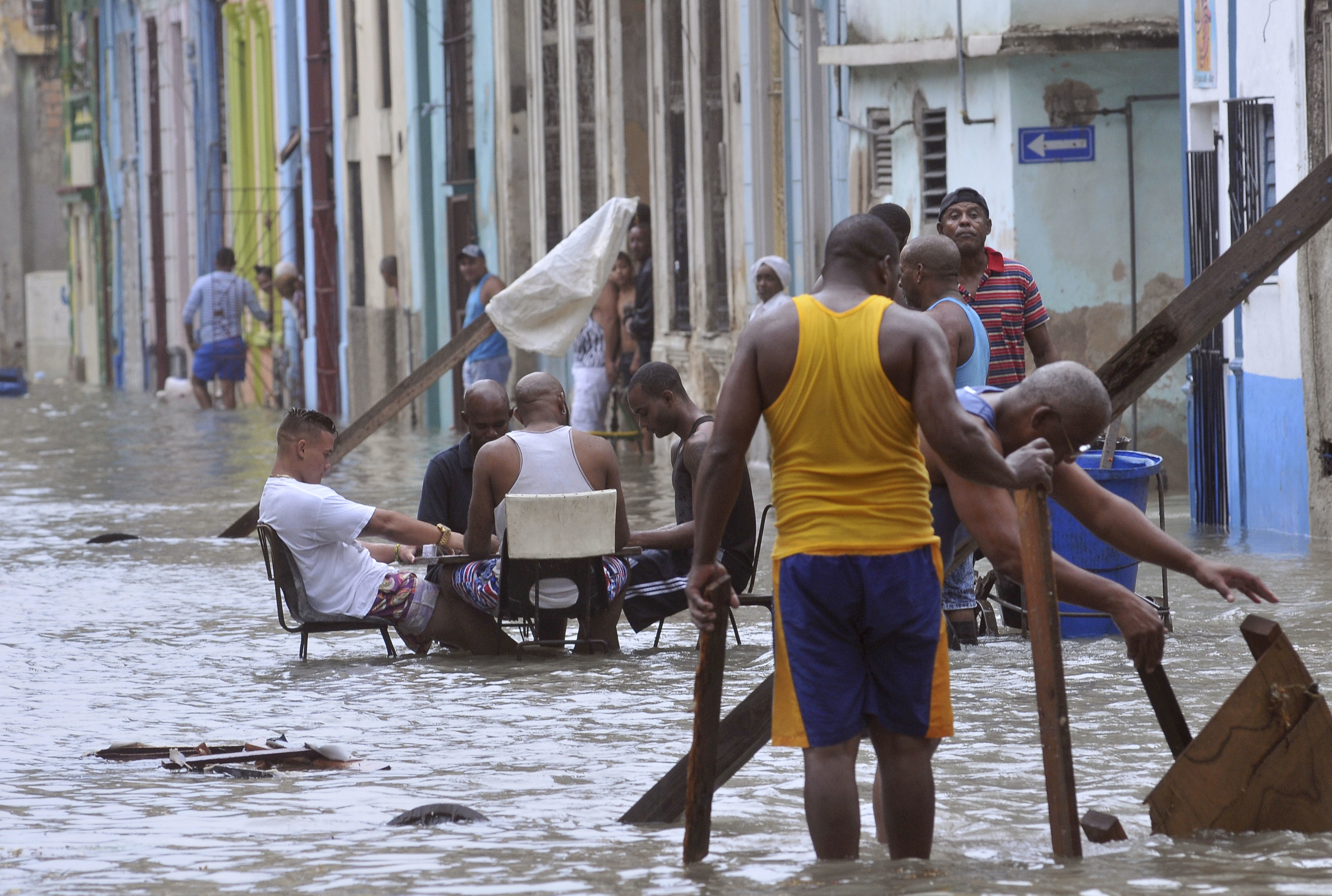 Pic of Cubans at dominoes in Irma floodwaters sparks debate