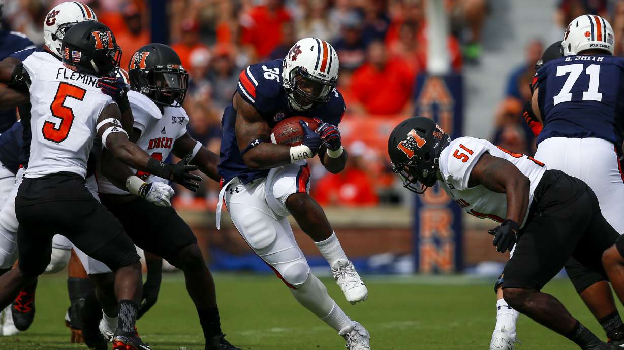 Auburn lineman Darius James carted off field with injury