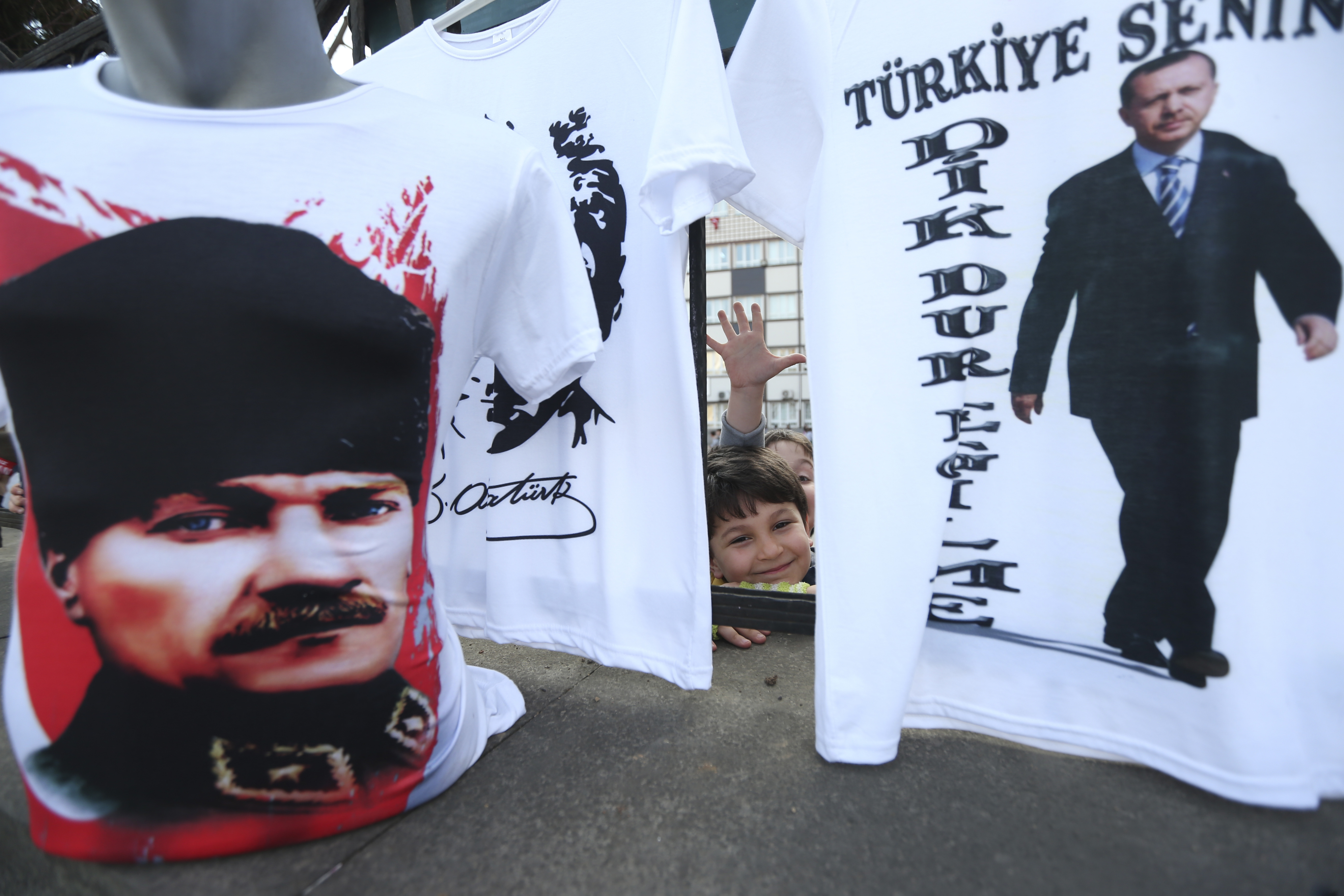 Uproar in Turkey over removing evolution from biology class