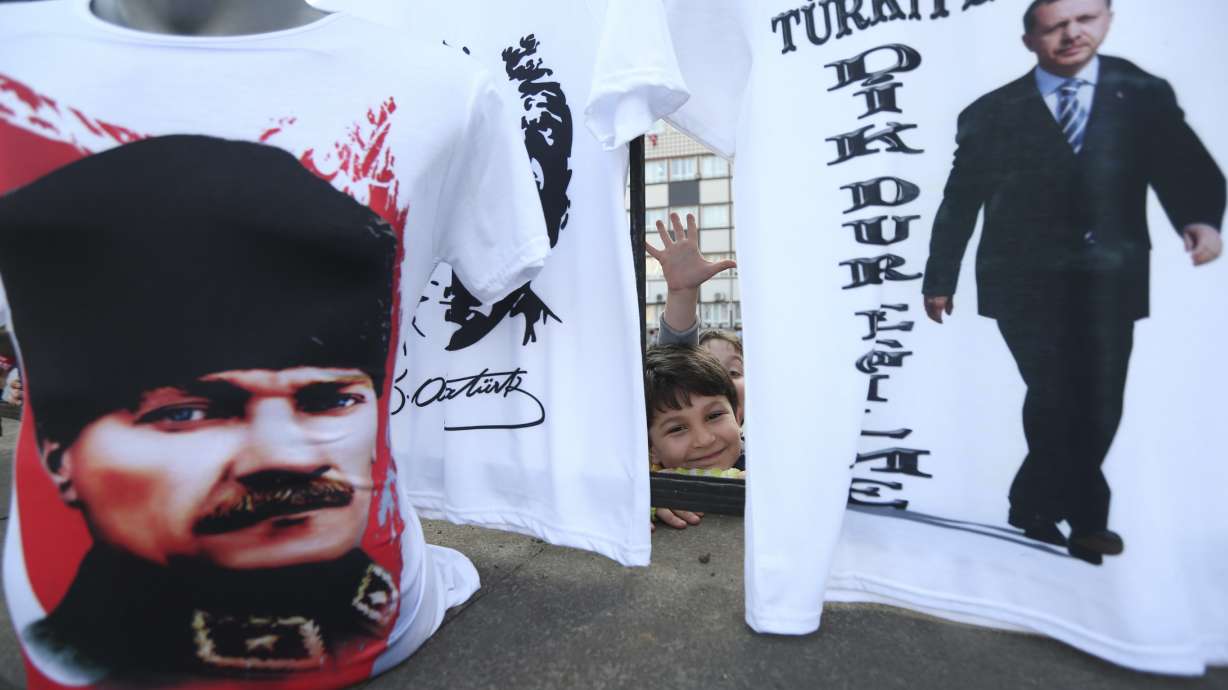 Uproar in Turkey over removing evolution from biology class