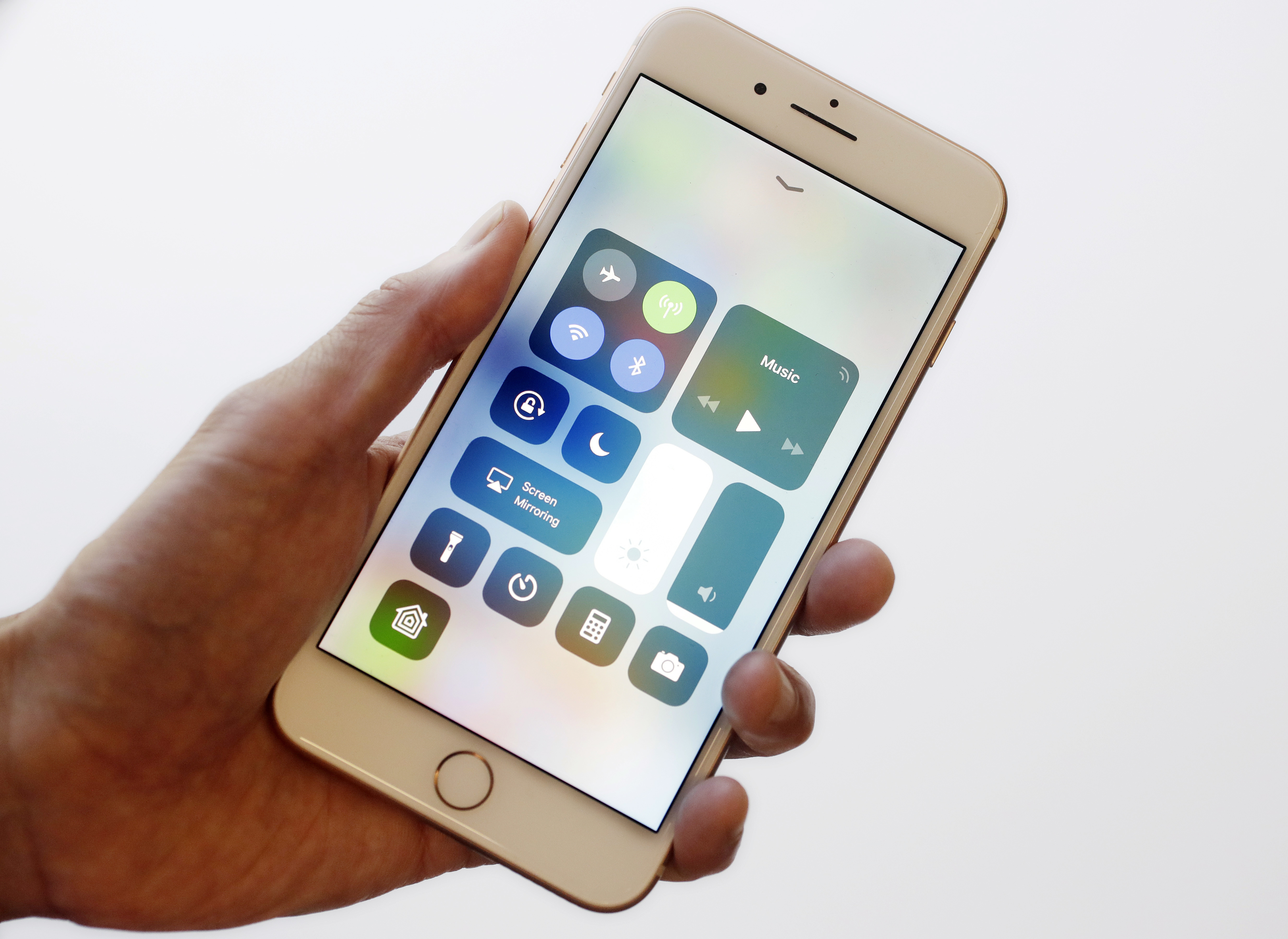 4 things to know about Apple's iOS 11 software update