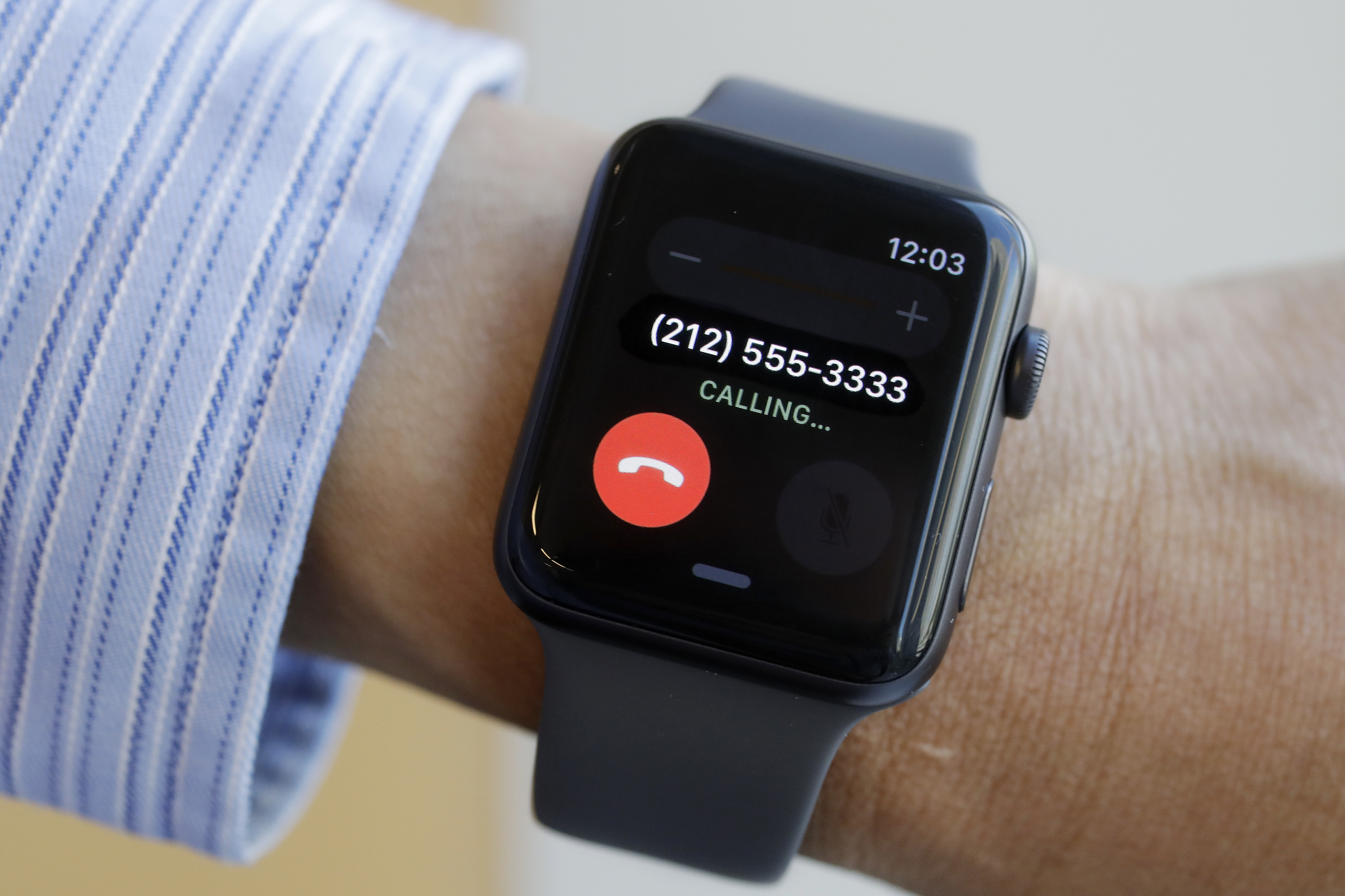 Review: Apple Watch goes solo, but don't dump your phone yet