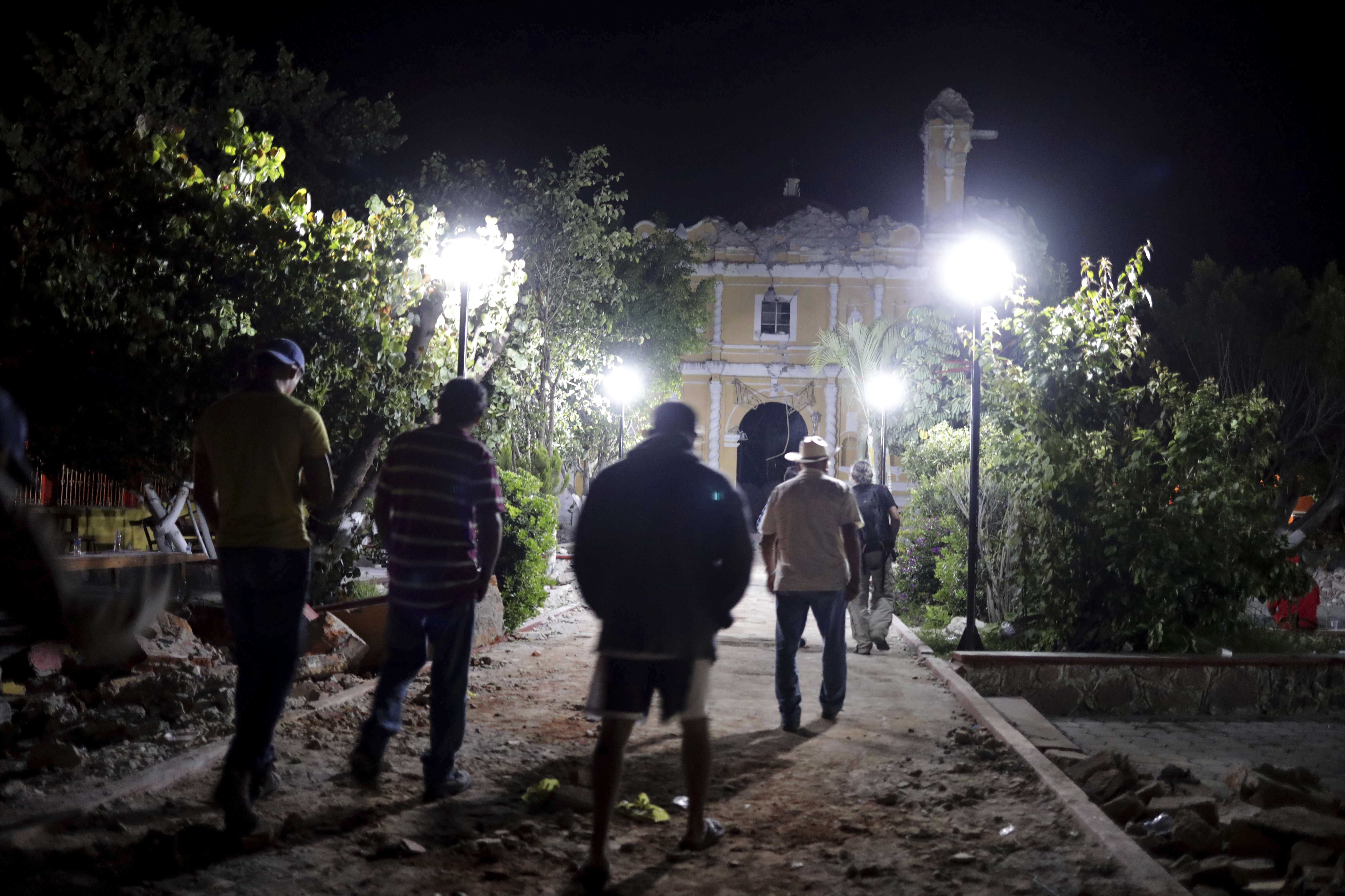 Mexican family mourns 11 dead after church falls at baptism