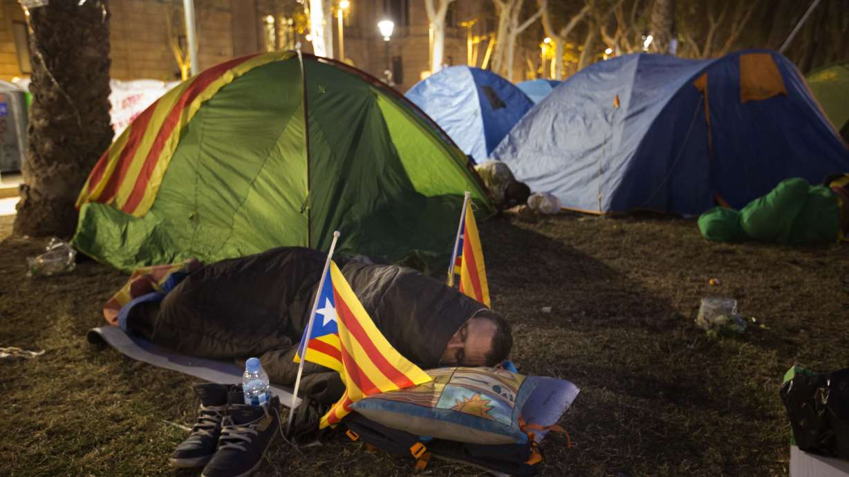 Spain to send extra police to try to halt Catalan referendum