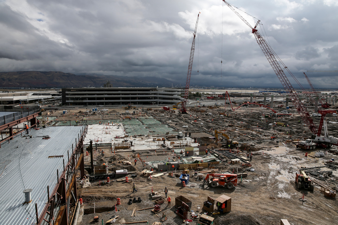 Construction work continues on the new Salt Lake City International Airport as seen from atop the new south concourse on Friday, Sept. 22, 2017. (Photo: Spenser Heaps, Deseret News)