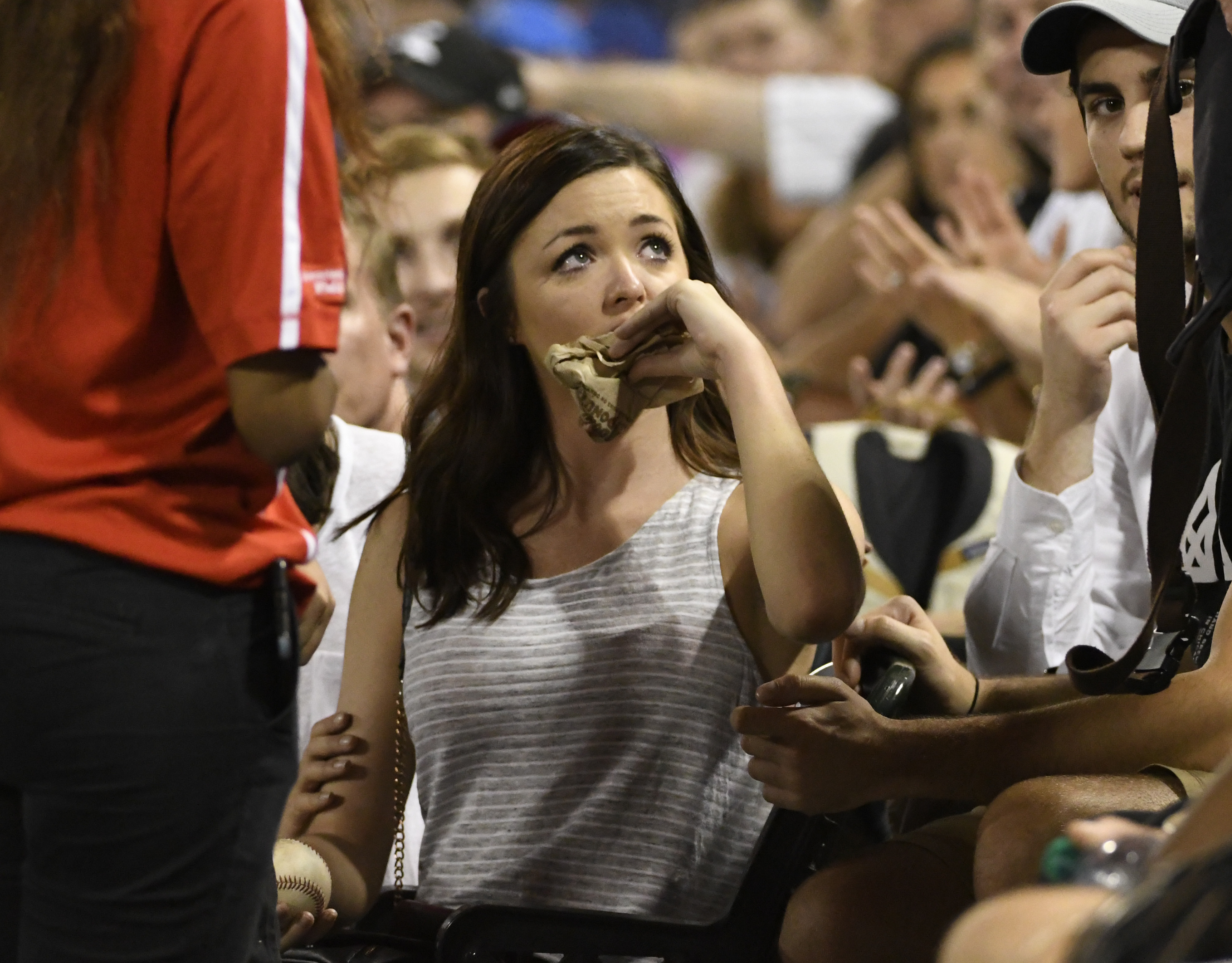Fan at White Sox-Royals game struck in mouth by foul ball