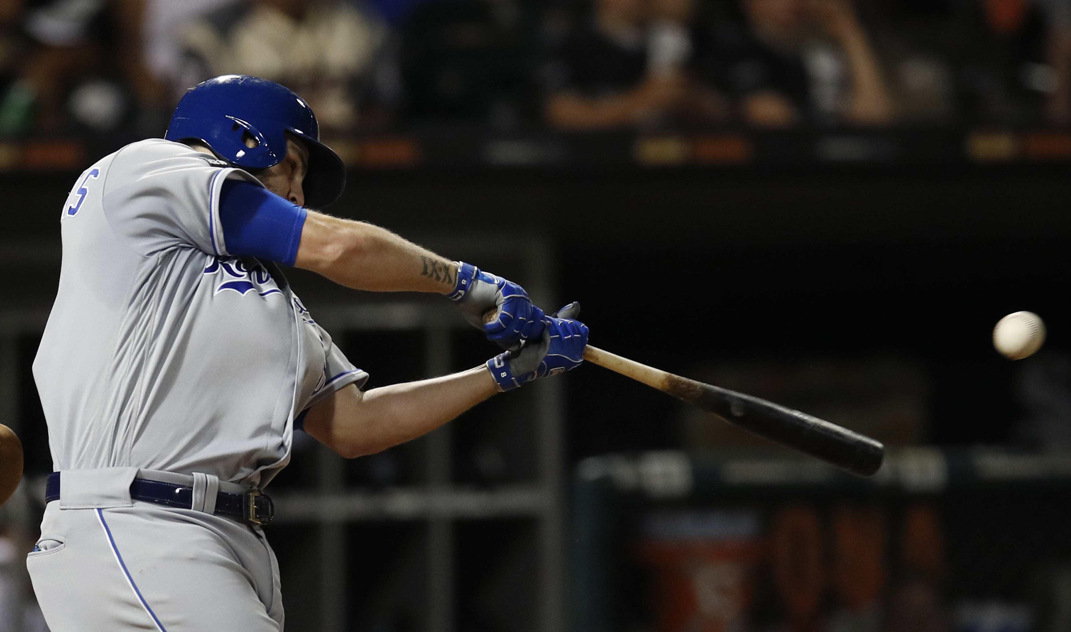 Royals maintain wild card hopes with 8-2 win over White Sox