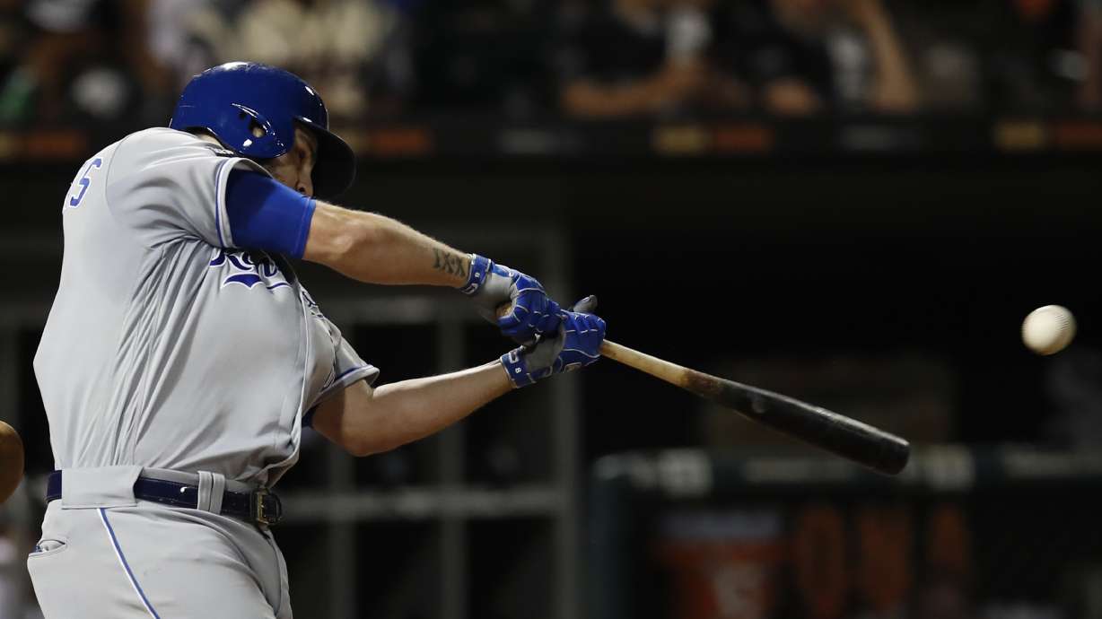 Royals maintain wild card hopes with 8-2 win over White Sox