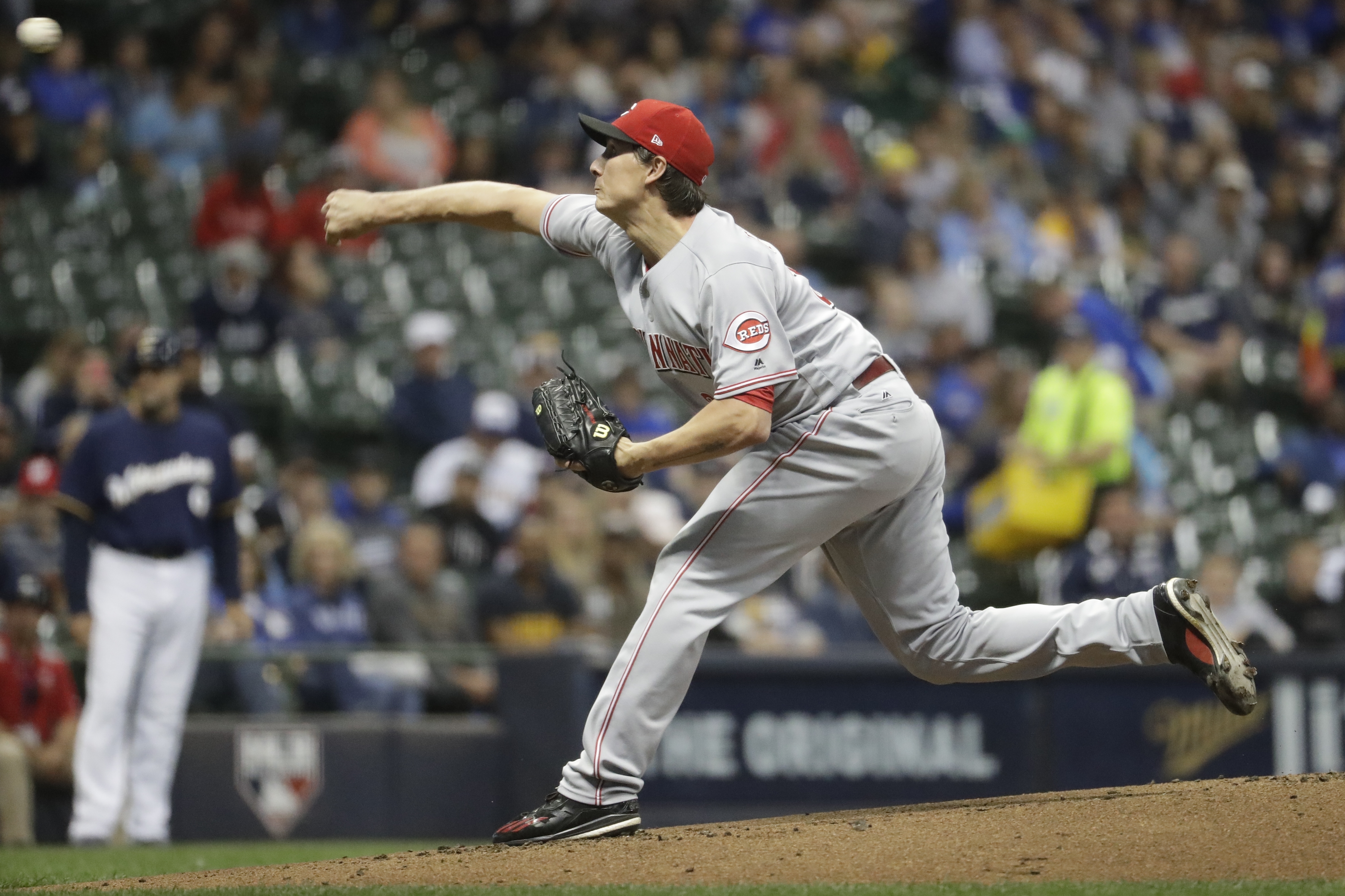 Brewers' postseason hopes take another hit, lose to Reds 6-0