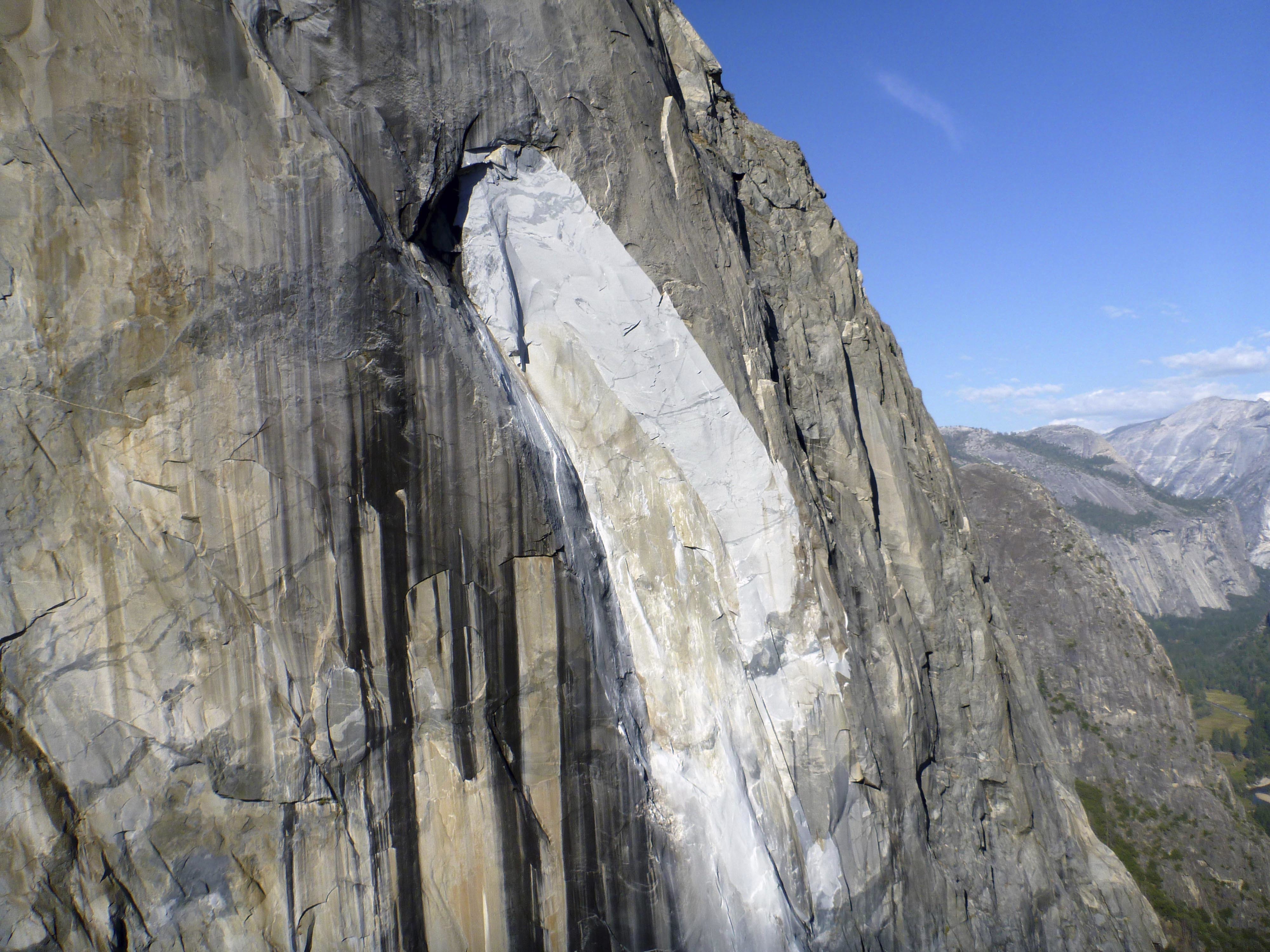 Yosemite's El Capitan scarred after 2 days of rock falls