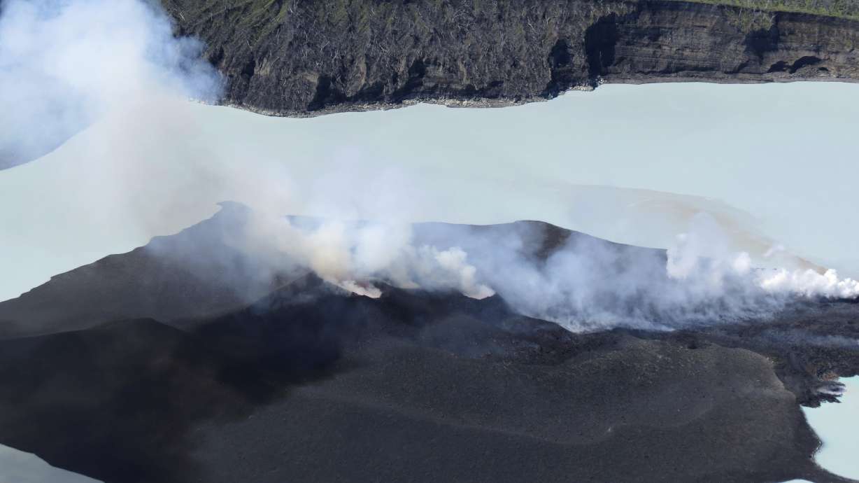 Vanuatu island exodus continues even as volcano stabilizes