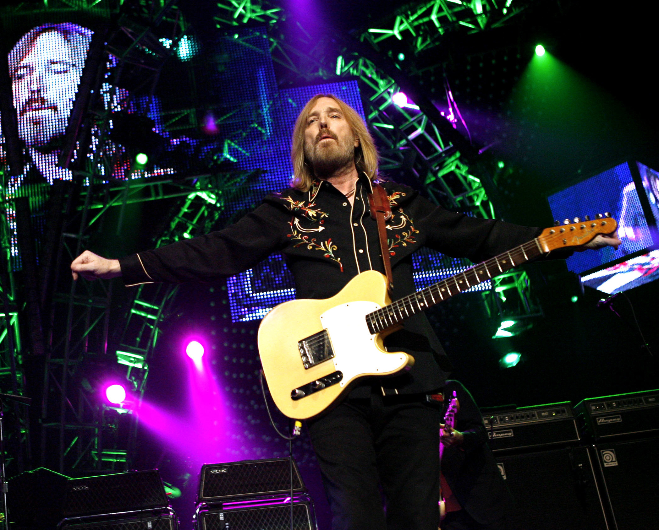 Musicians and celebrities pay tribute to rocker Tom Petty