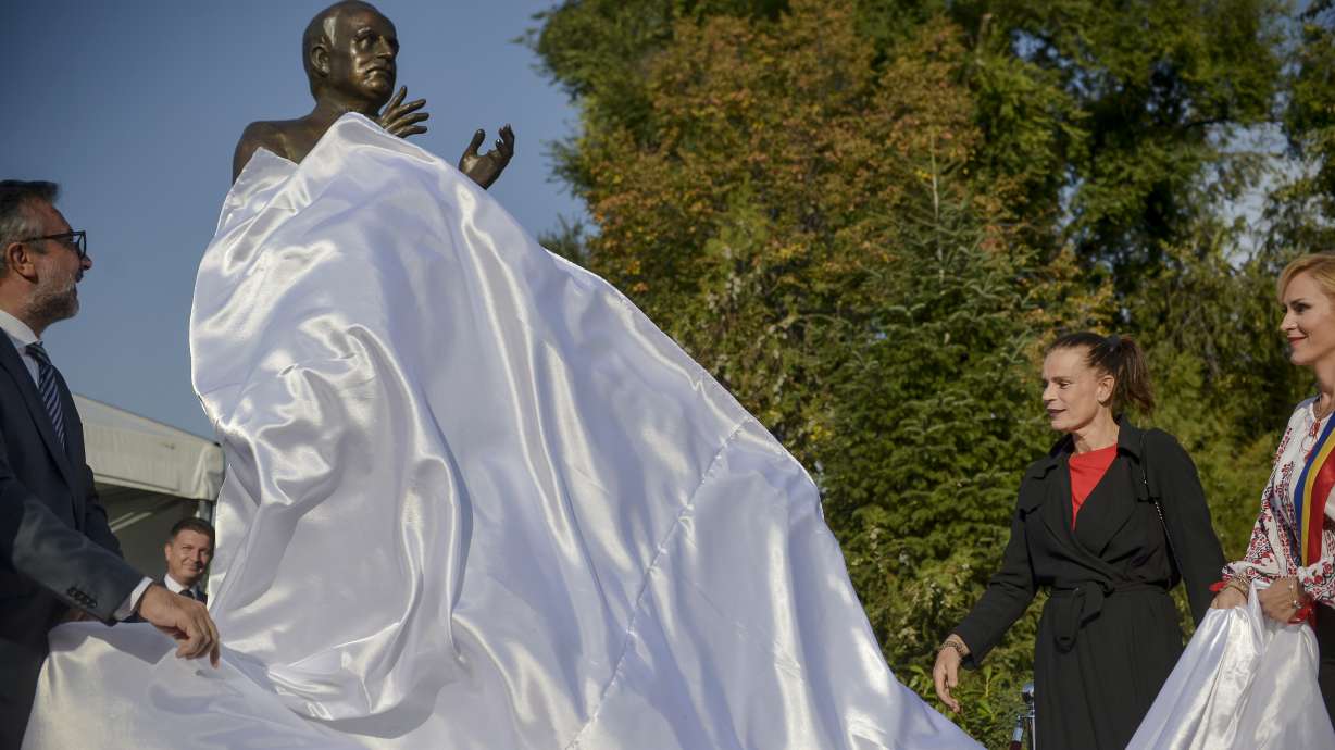 Circus lover Prince Rainier gets statue in Romanian capital