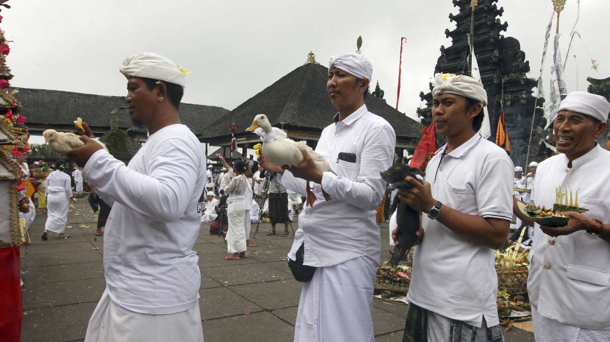 Dozens pray at Hindu temple on slopes of Bali volcano