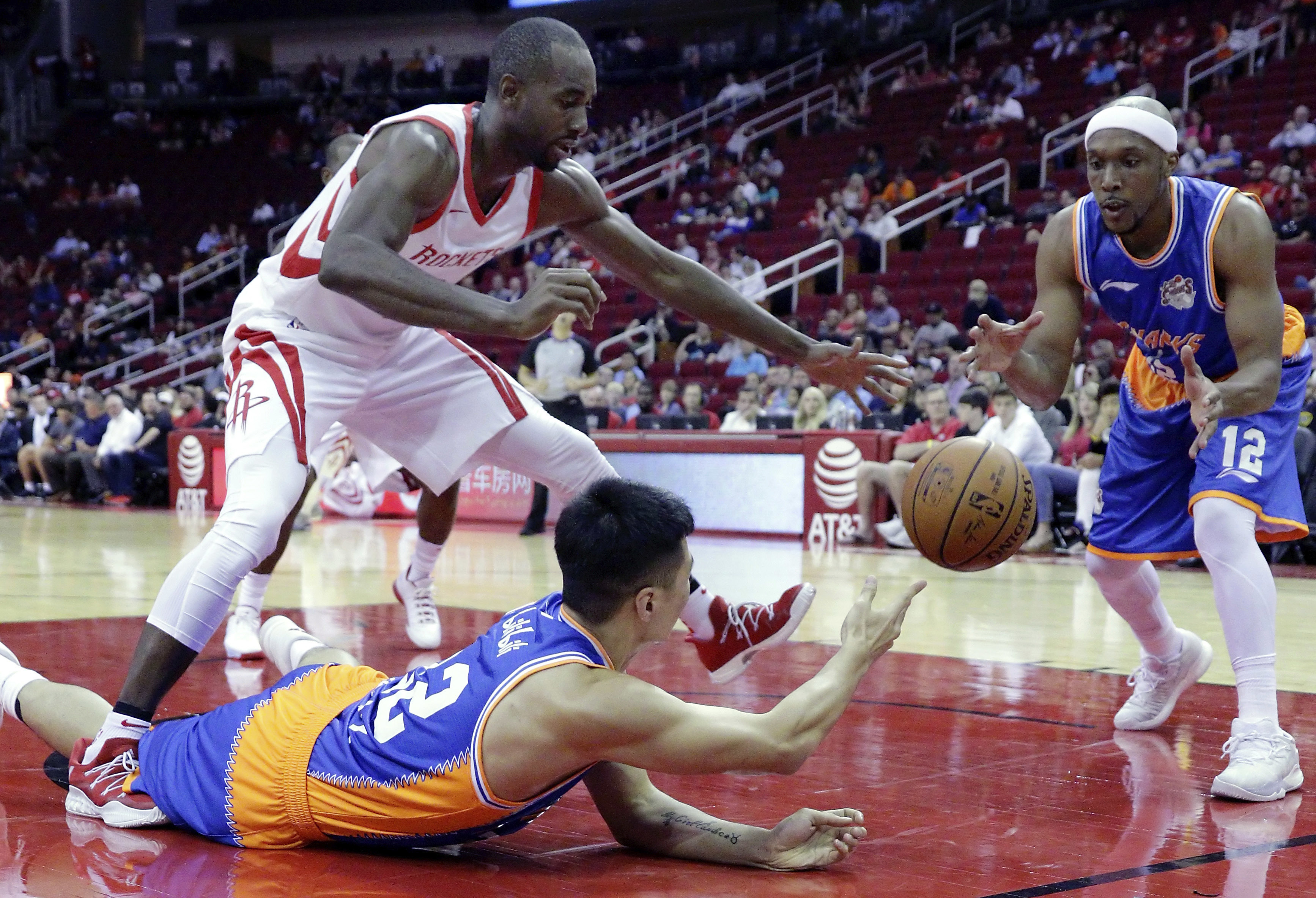 Chris Paul helps Rockets rout Shanghai Sharks