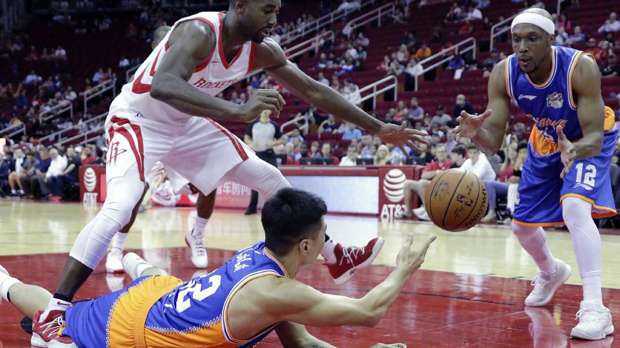 Chris Paul helps Rockets rout Shanghai Sharks