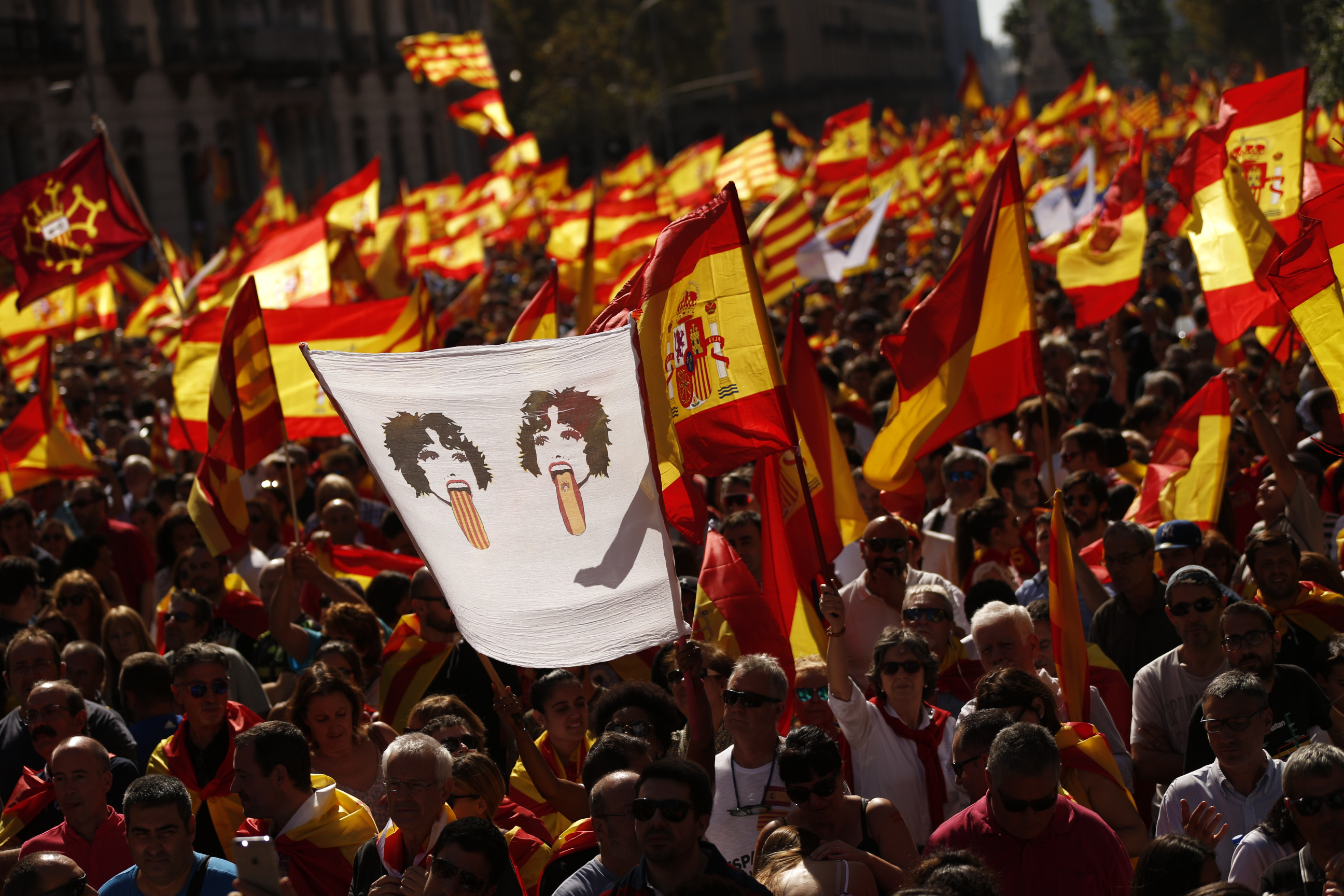Spain on edge before possible Catalan secession declaration
