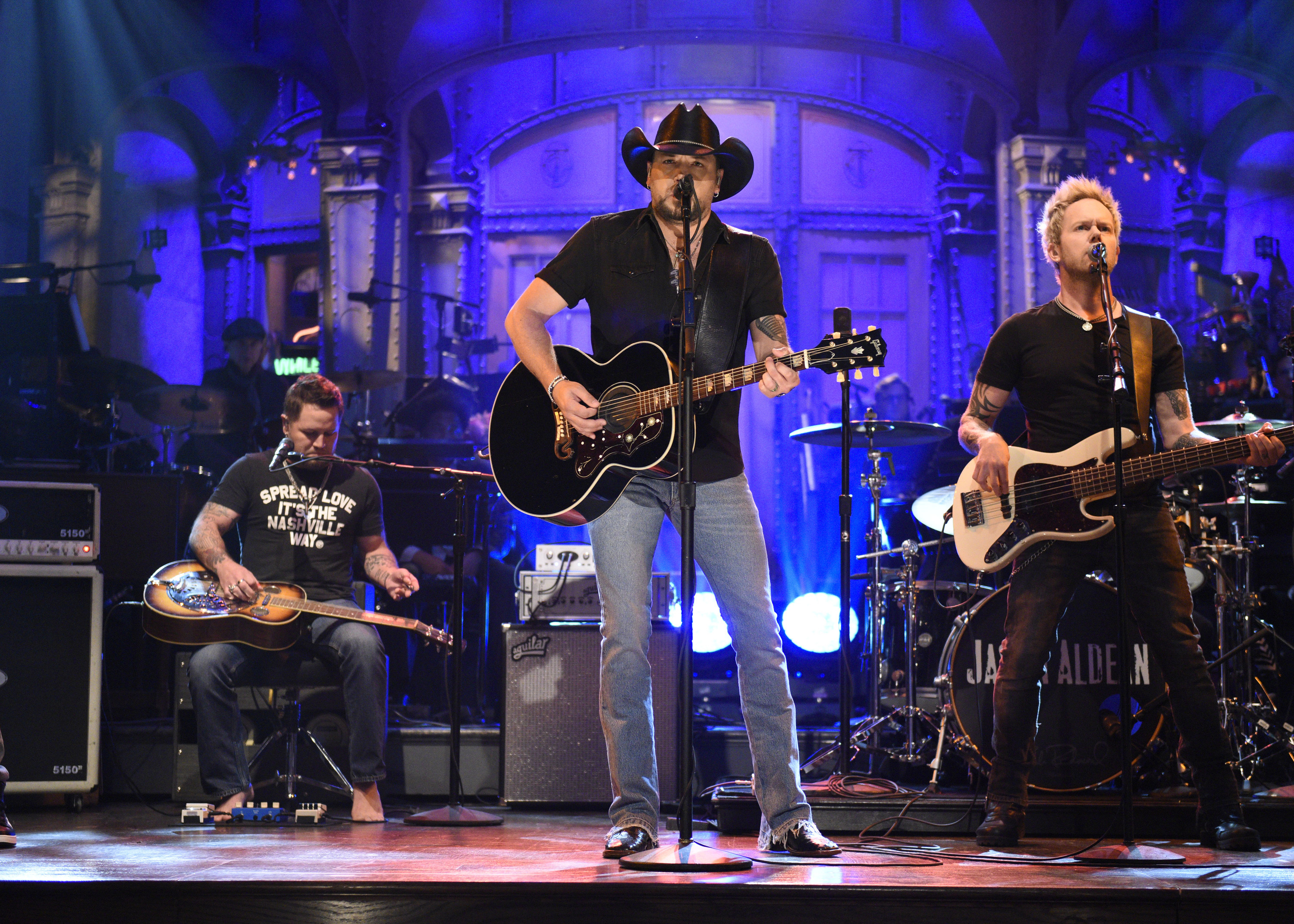 Jason Aldean returns to Las Vegas a week after mass shooting