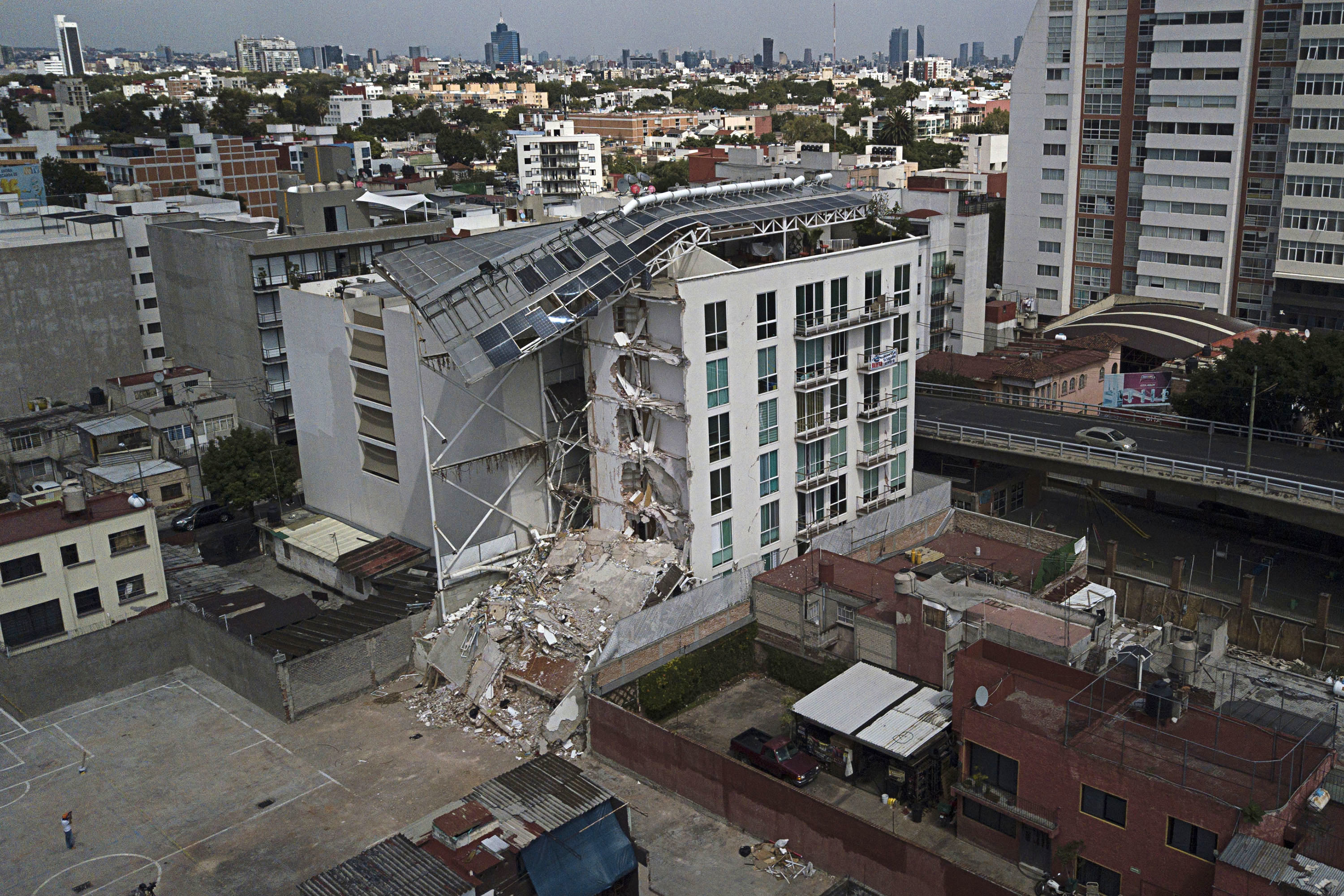 Engineers: lives lost in Mexico quake could have been saved