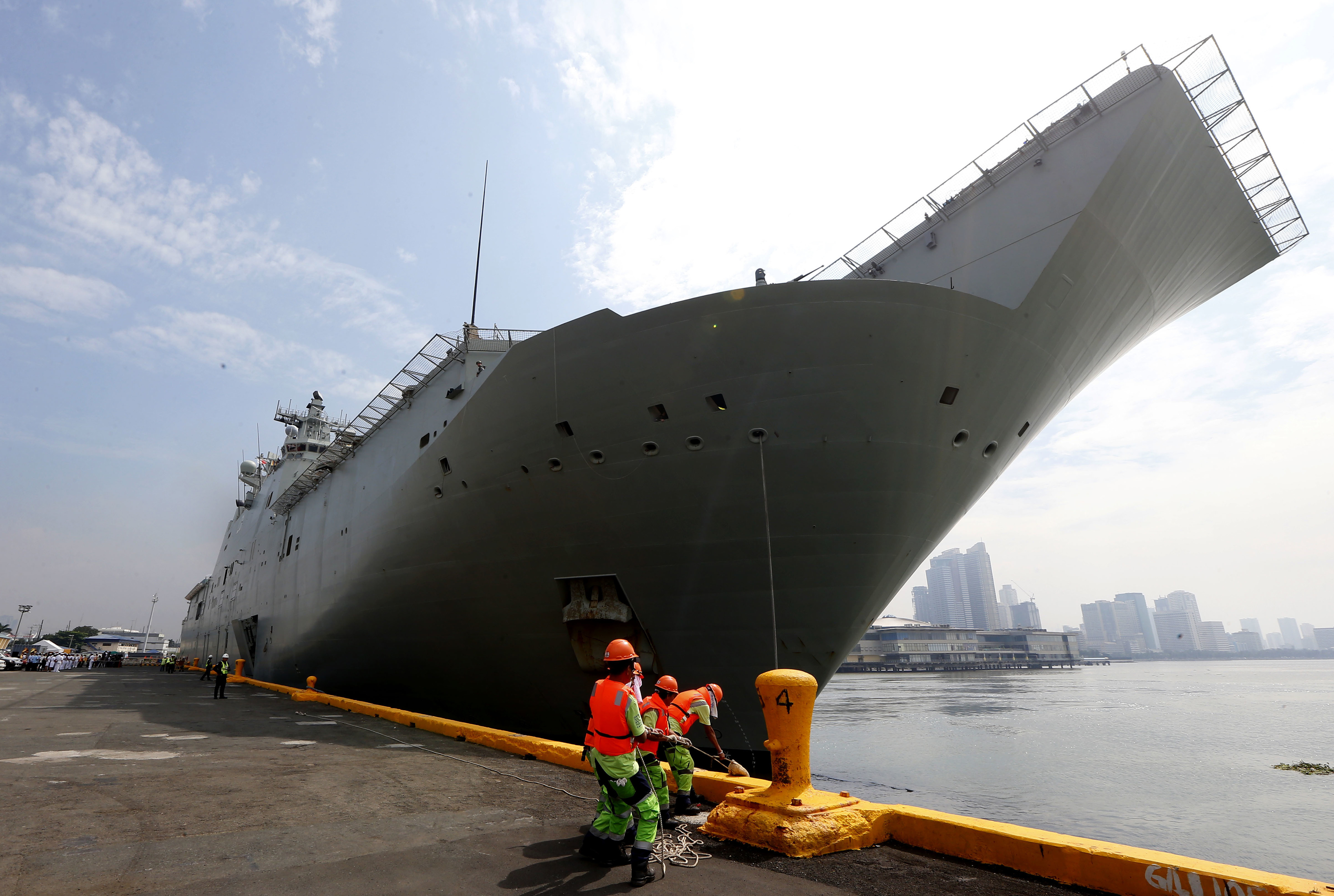 2 Australian navy ships on goodwill visit to Philippines