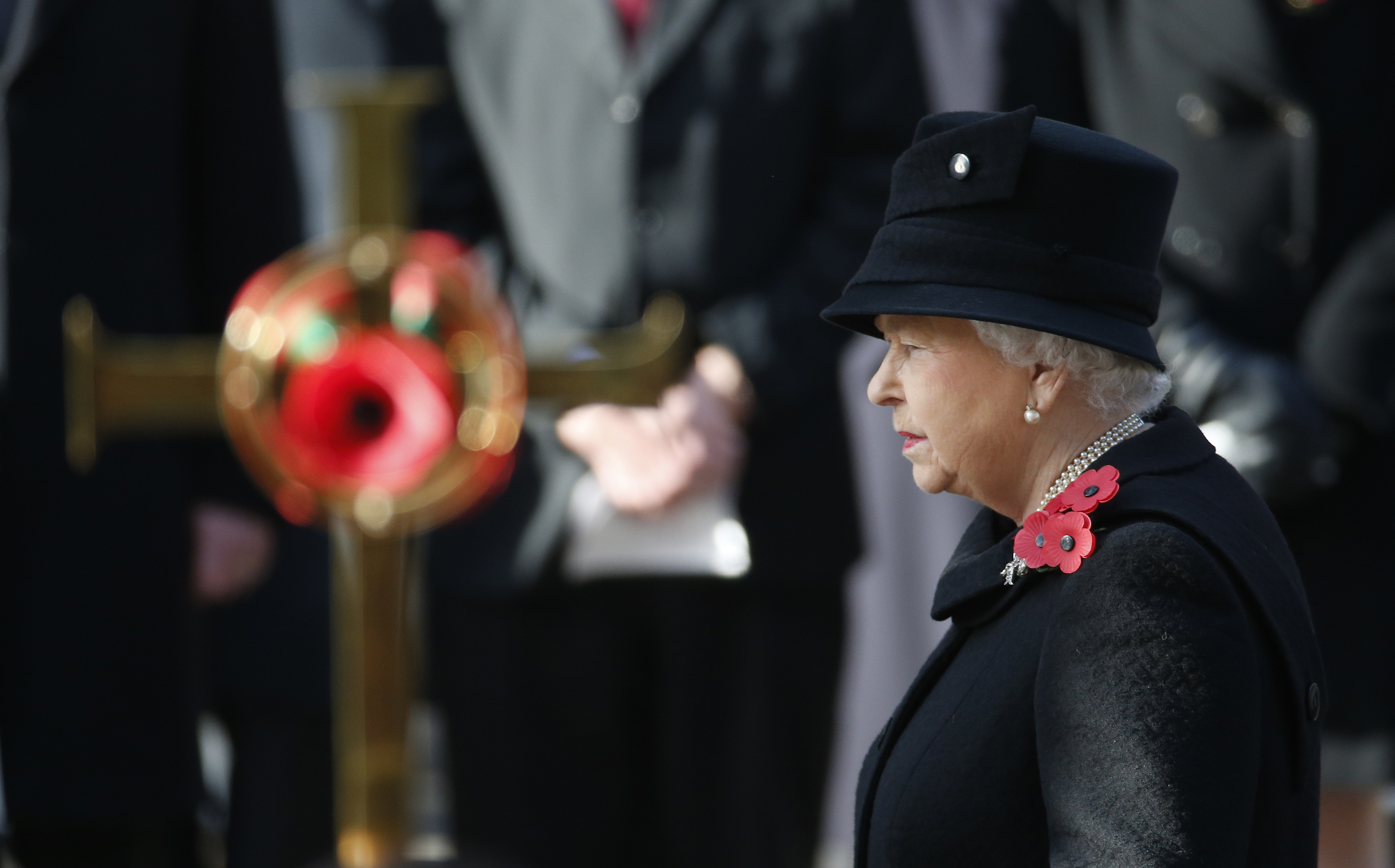 Queen Elizabeth II won't lay war memorial wreath this year