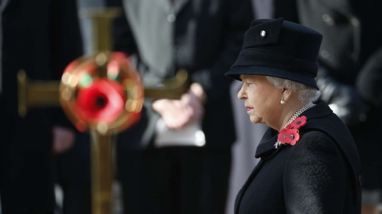 Queen Elizabeth II won't lay war memorial wreath this year