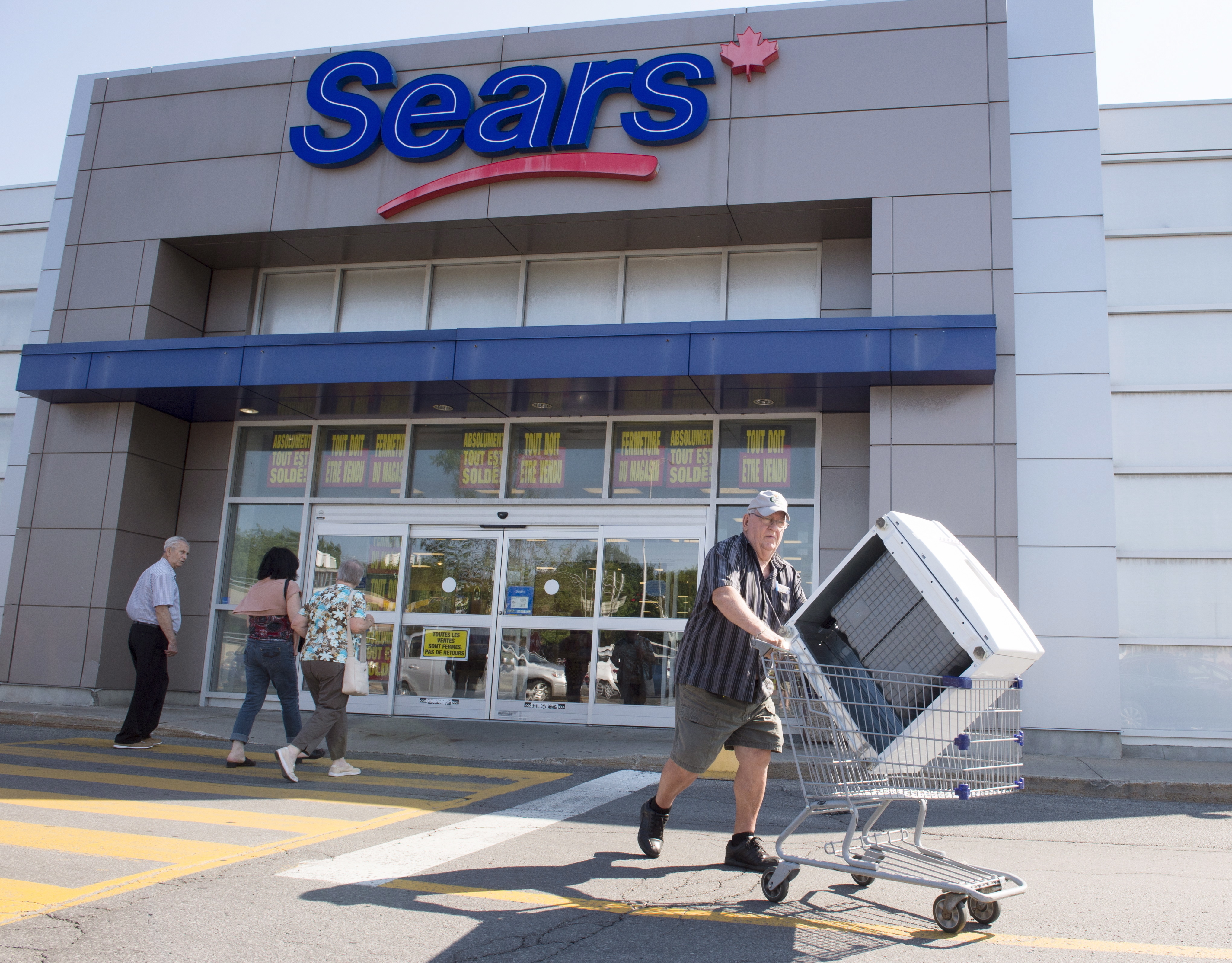 Sears Canada granted OK to liquidate remaining stores