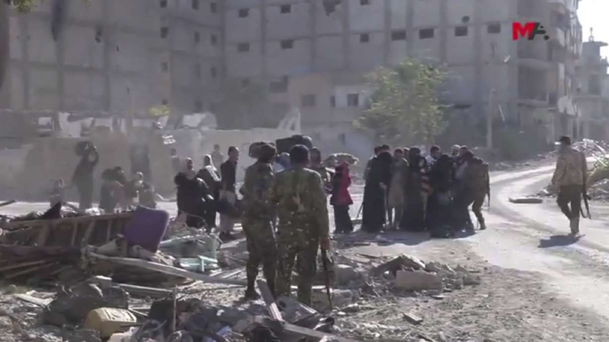 Syria: Local militants evacuate as Raqqa battle nears end